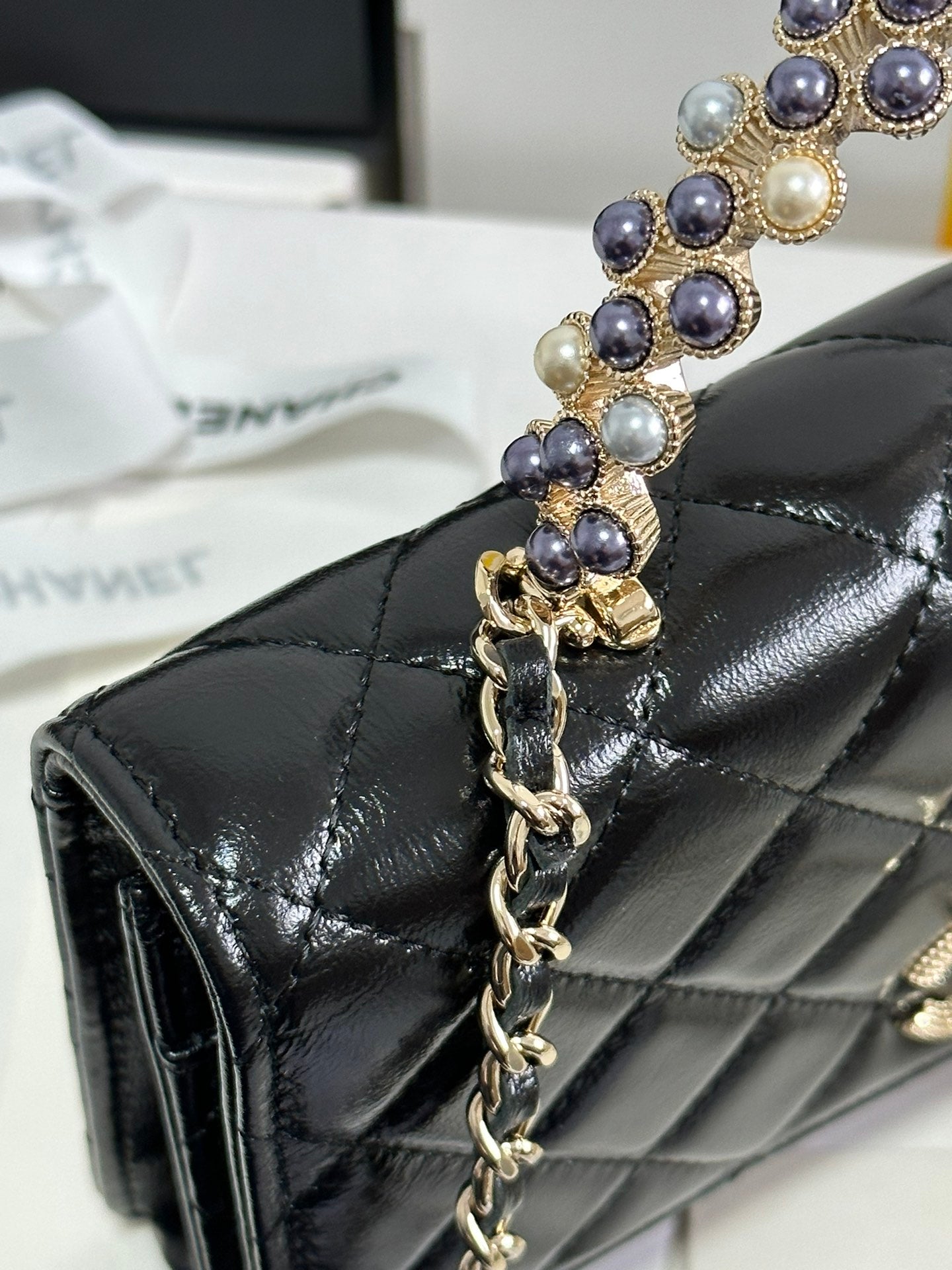 PEARL HANDLE FLAP BAG 18 IN BLACK SHINY LAMBSKIN mysite