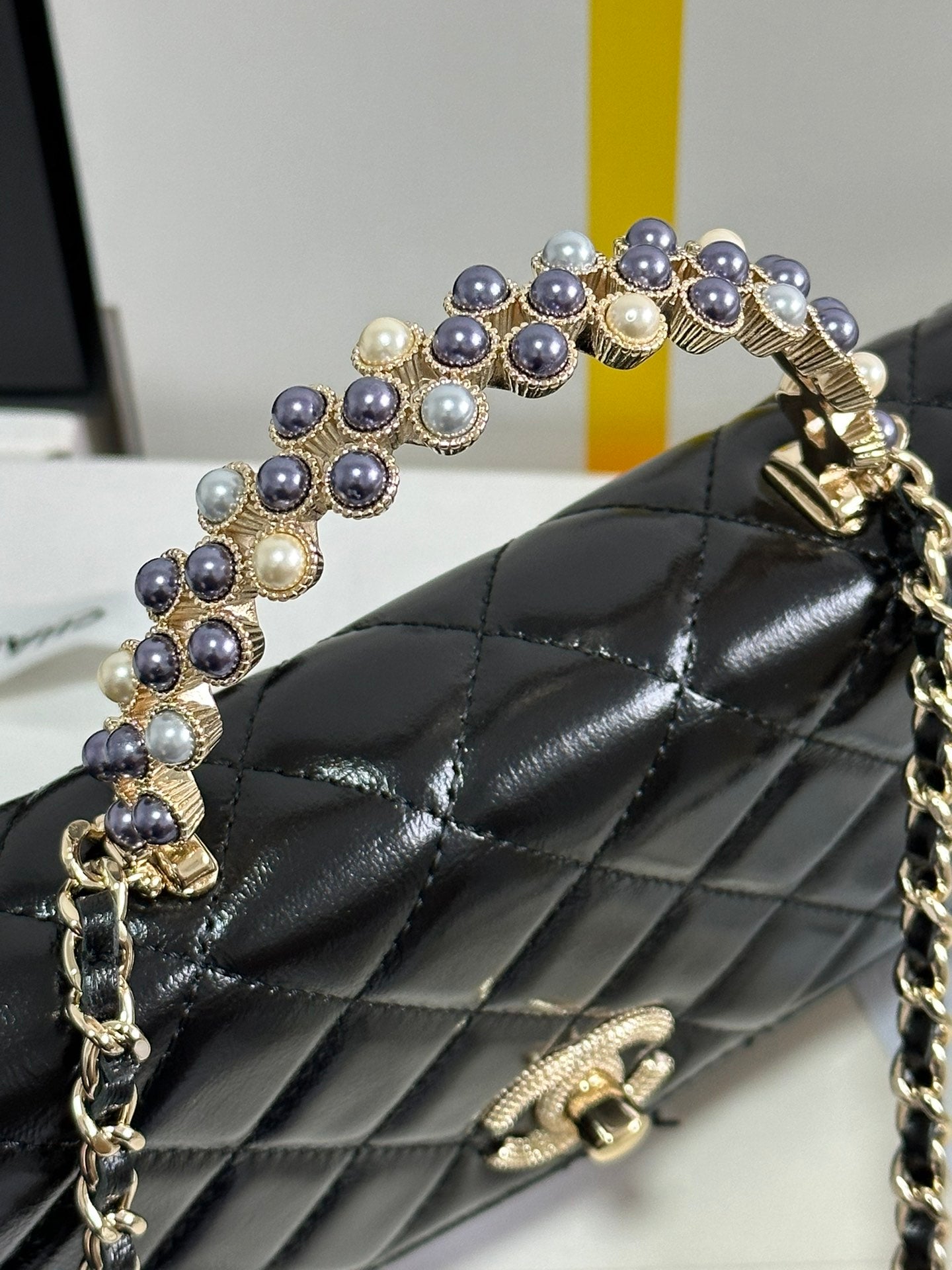 PEARL HANDLE FLAP BAG 18 IN BLACK SHINY LAMBSKIN mysite
