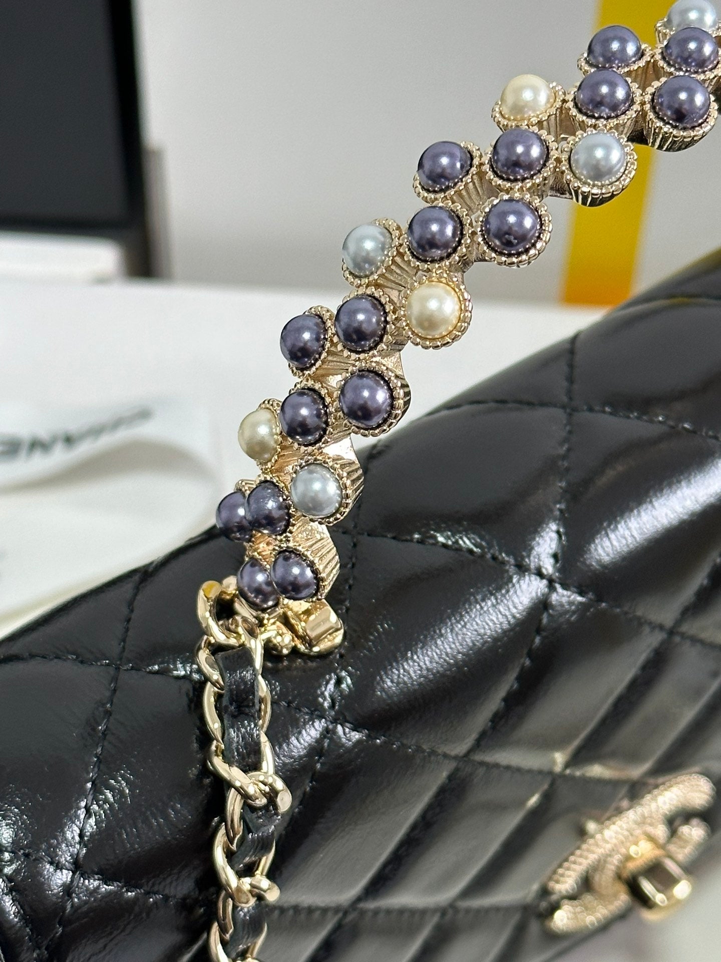 PEARL HANDLE FLAP BAG 18 IN BLACK SHINY LAMBSKIN mysite