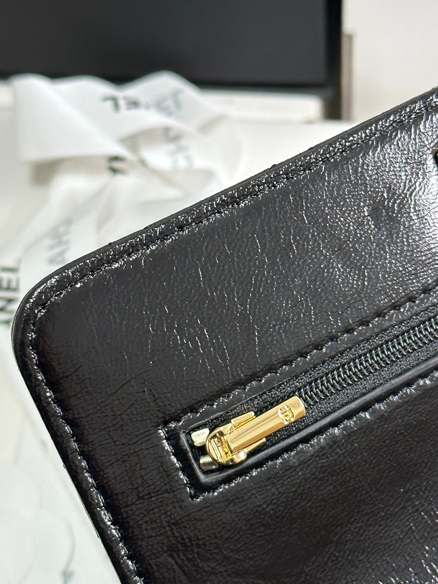 PEARL HANDLE FLAP BAG 18 IN BLACK SHINY LAMBSKIN mysite