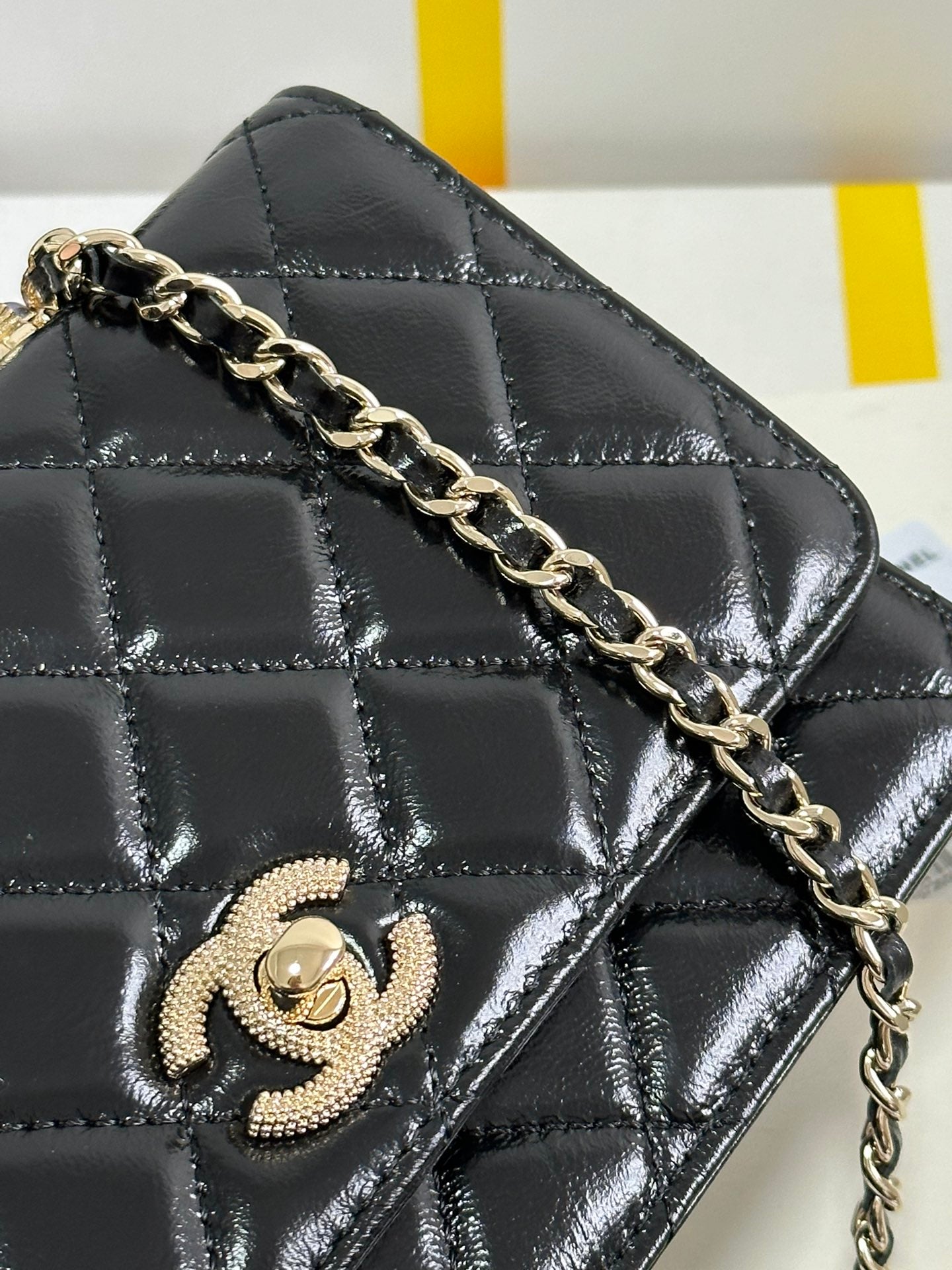 PEARL HANDLE FLAP BAG 18 IN BLACK SHINY LAMBSKIN mysite