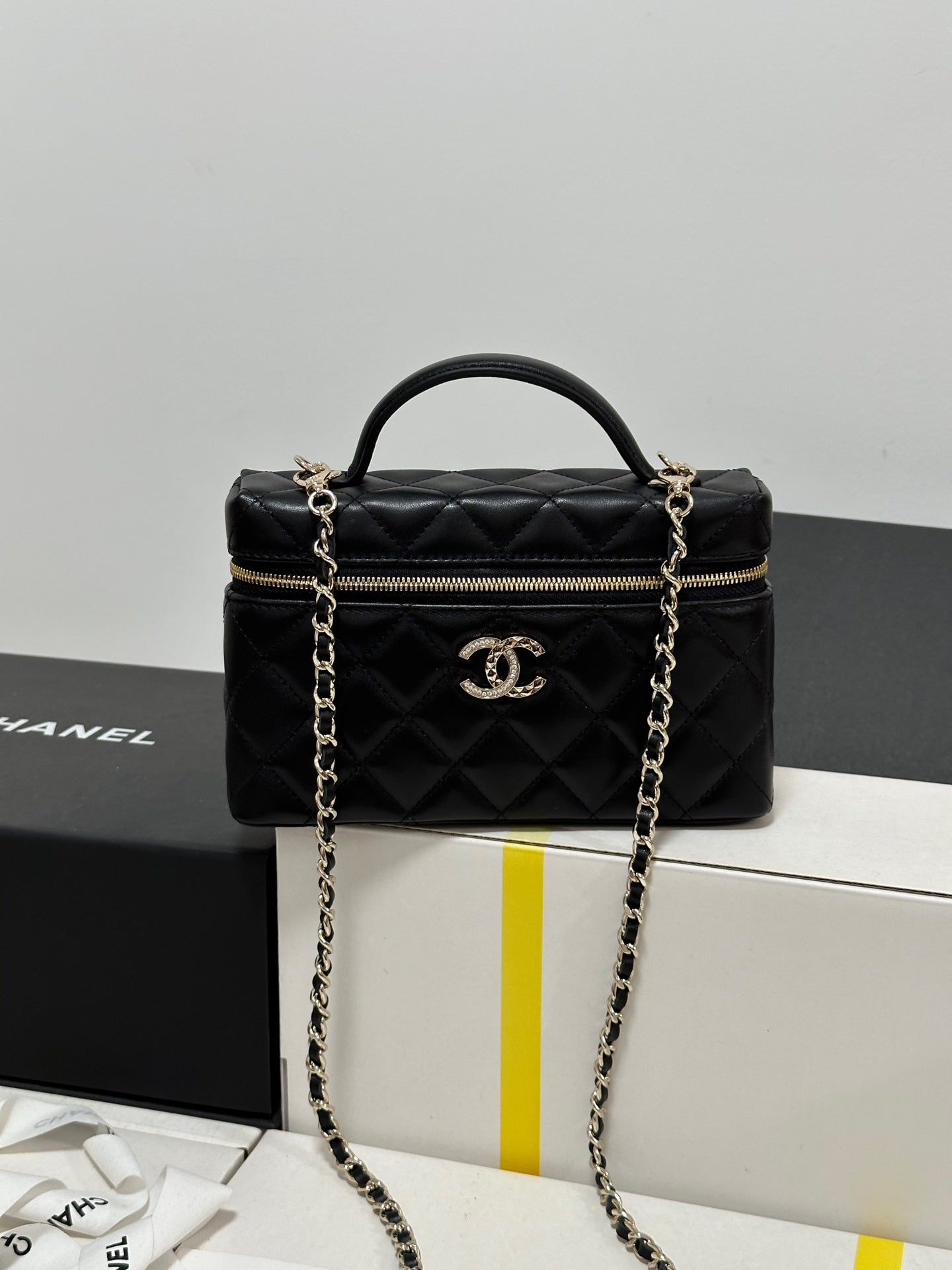 CC 25C Vanity Case 19.5cm Black Hanel Sheepskin Light Gold Hardware mysite