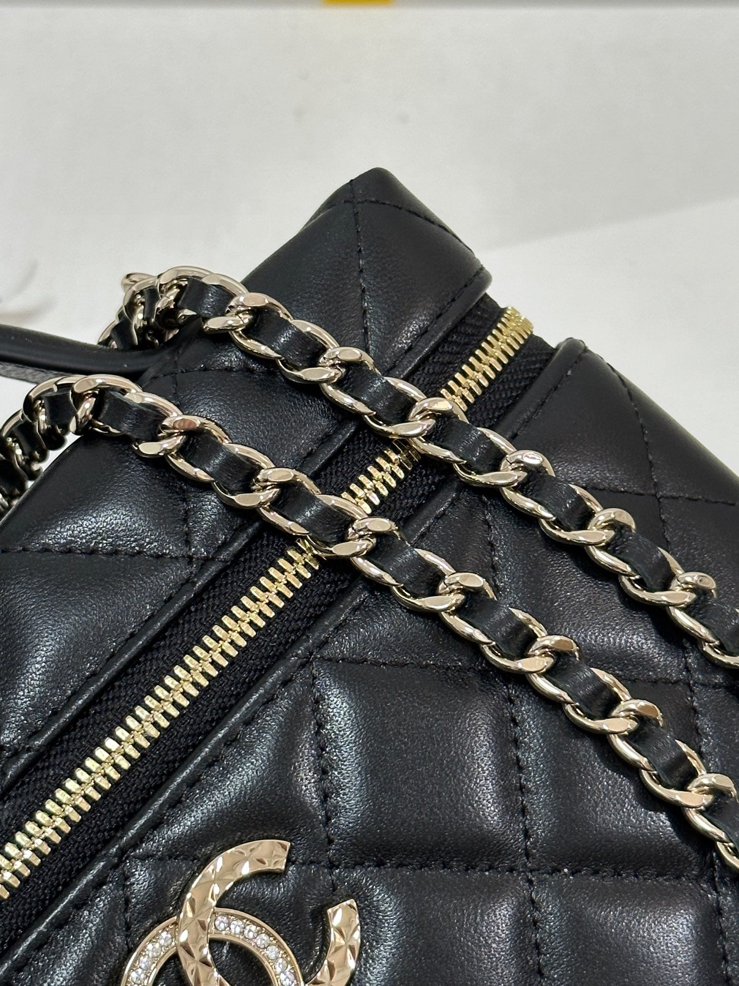 CC 25C Vanity Case 19.5cm Black Hanel Sheepskin Light Gold Hardware mysite