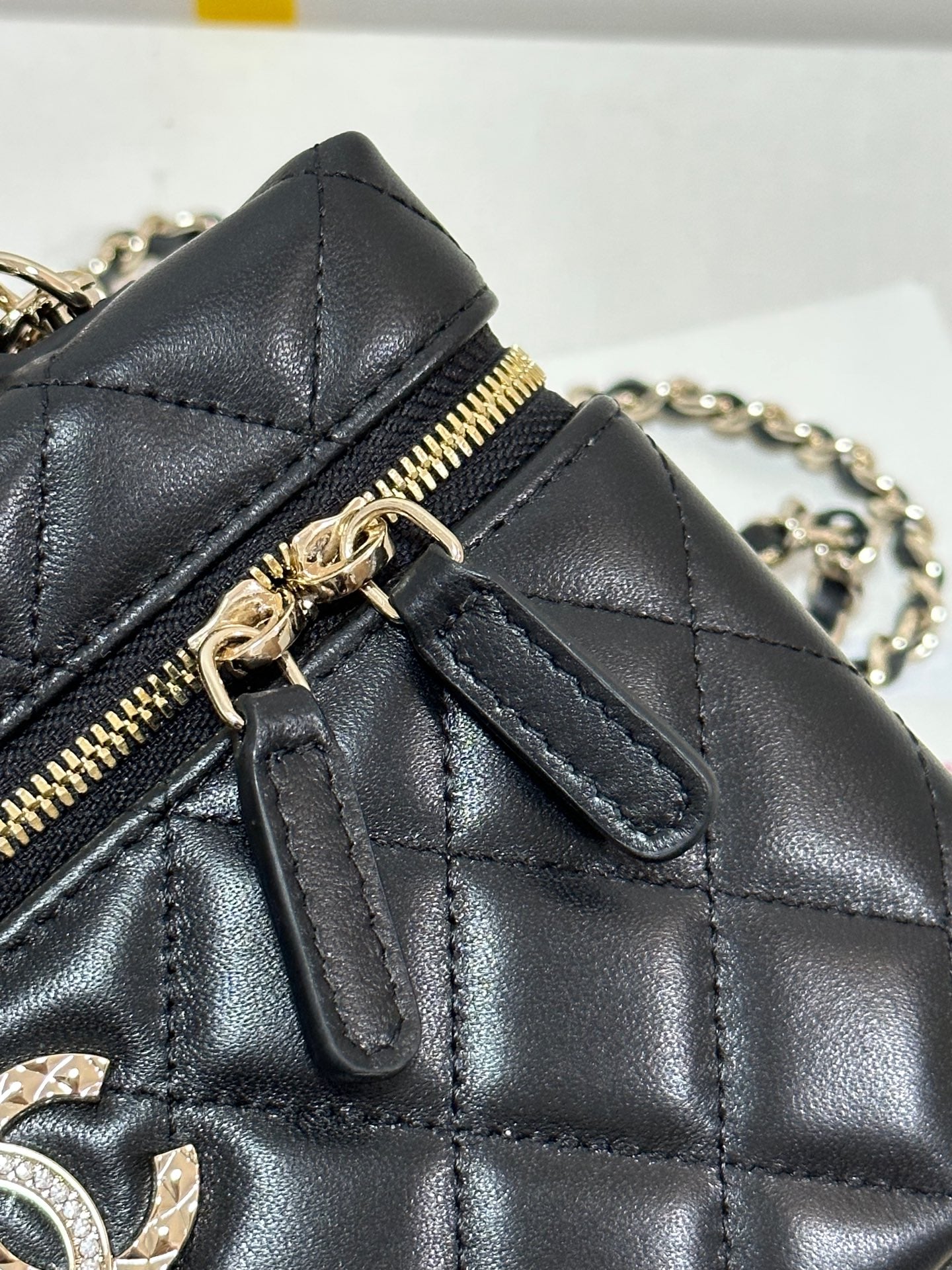 CC 25C Vanity Case 19.5cm Black Hanel Sheepskin Light Gold Hardware mysite