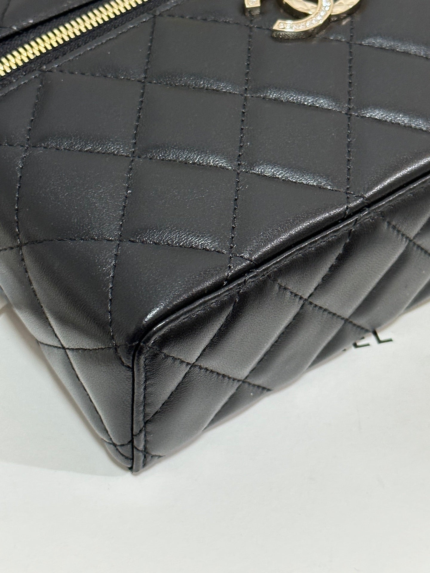 CC 25C Vanity Case 19.5cm Black Hanel Sheepskin Light Gold Hardware mysite