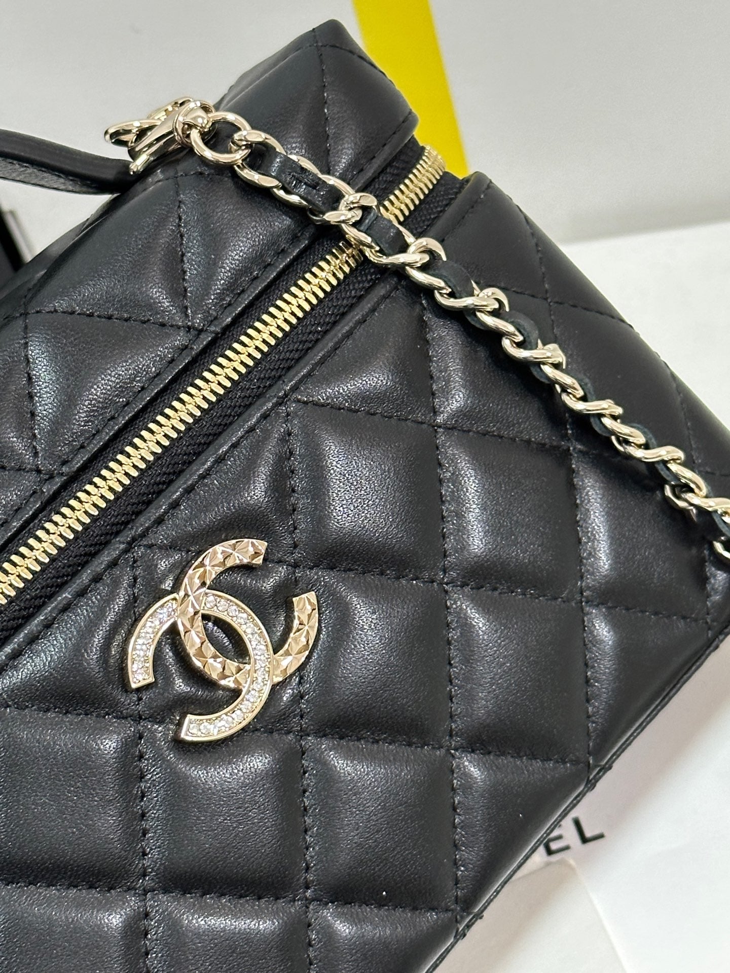 CC 25C Vanity Case 19.5cm Black Hanel Sheepskin Light Gold Hardware mysite