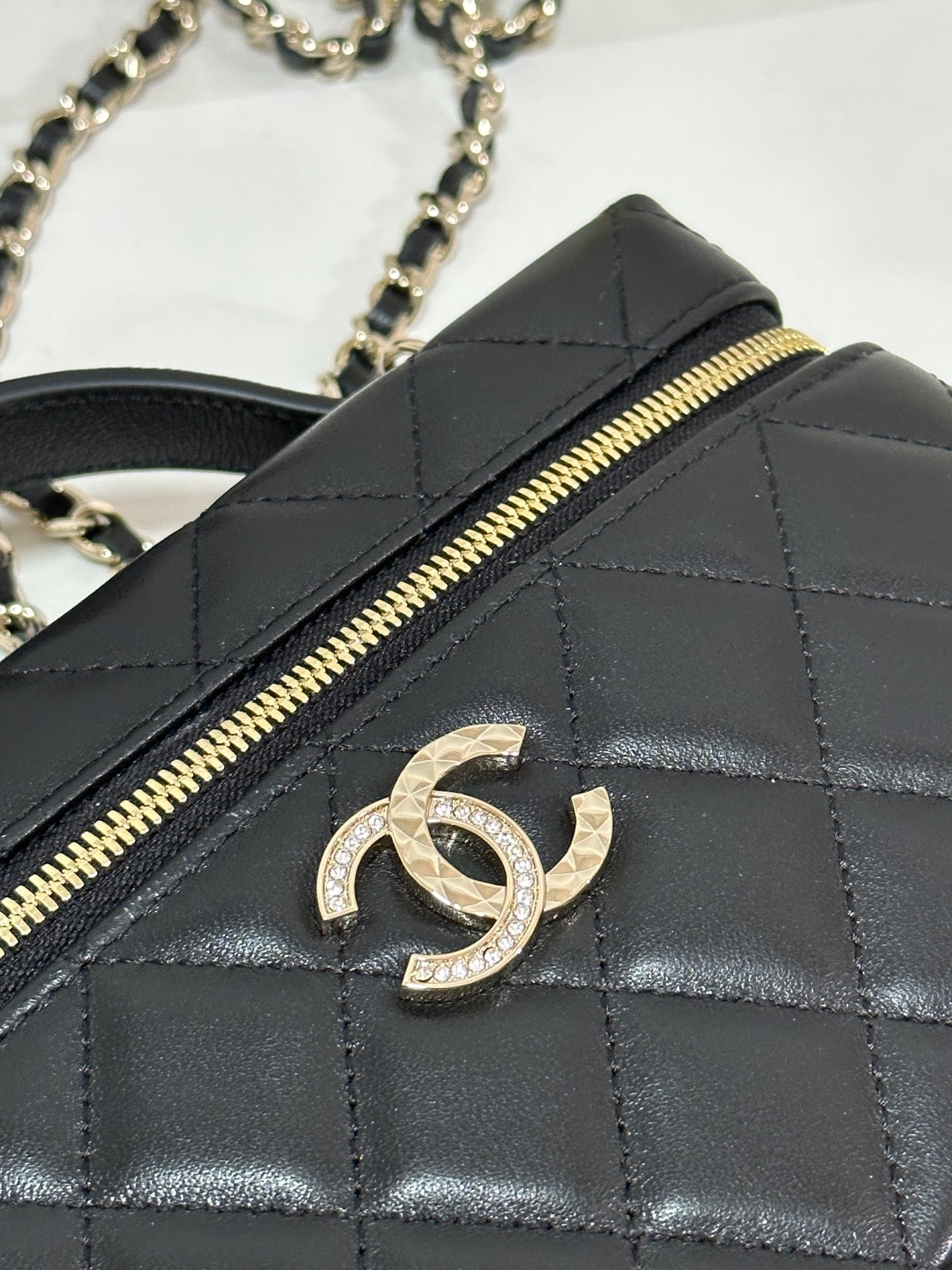 CC 25C Vanity Case 19.5cm Black Hanel Sheepskin Light Gold Hardware mysite