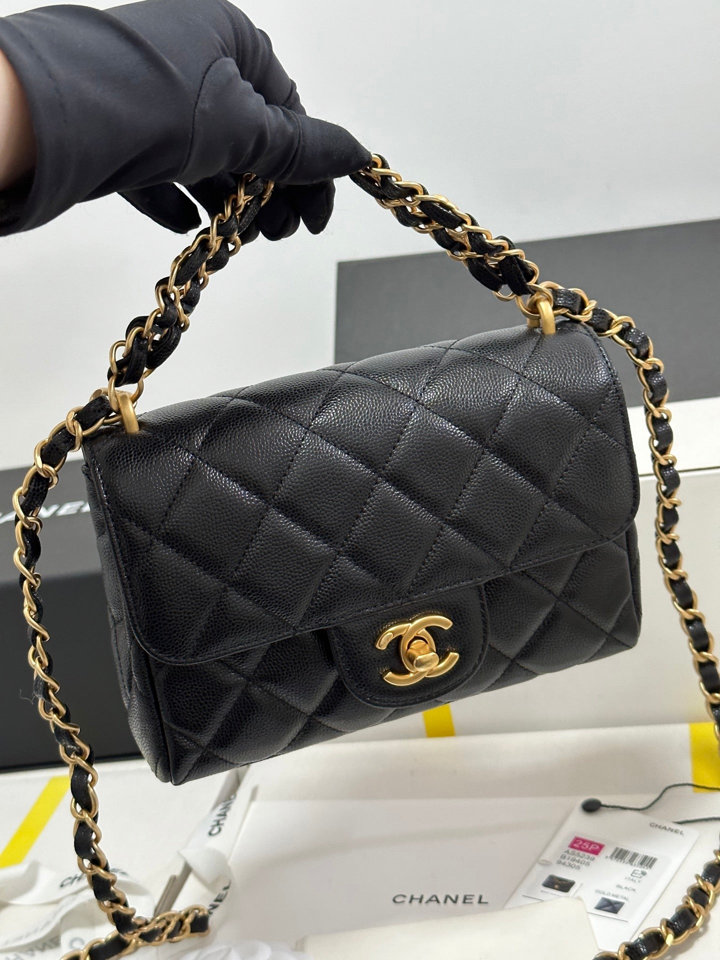 CC 25P Flap 18 Bag Black Cowhide Gold Hardware 243560 mysite