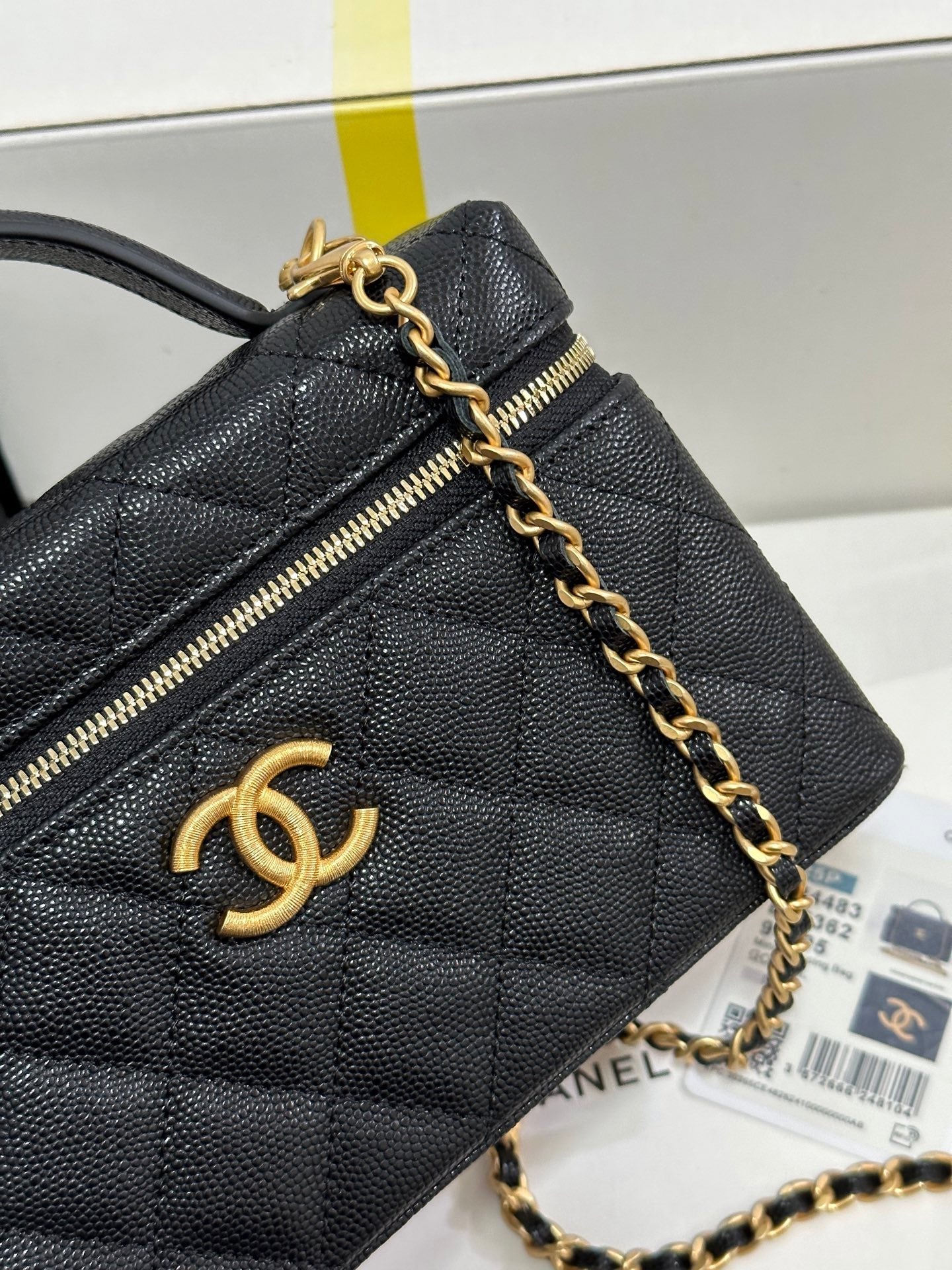 CC 25P Vanity Case 19.5cm Black Calfskin Gold Hardware 243586 mysite