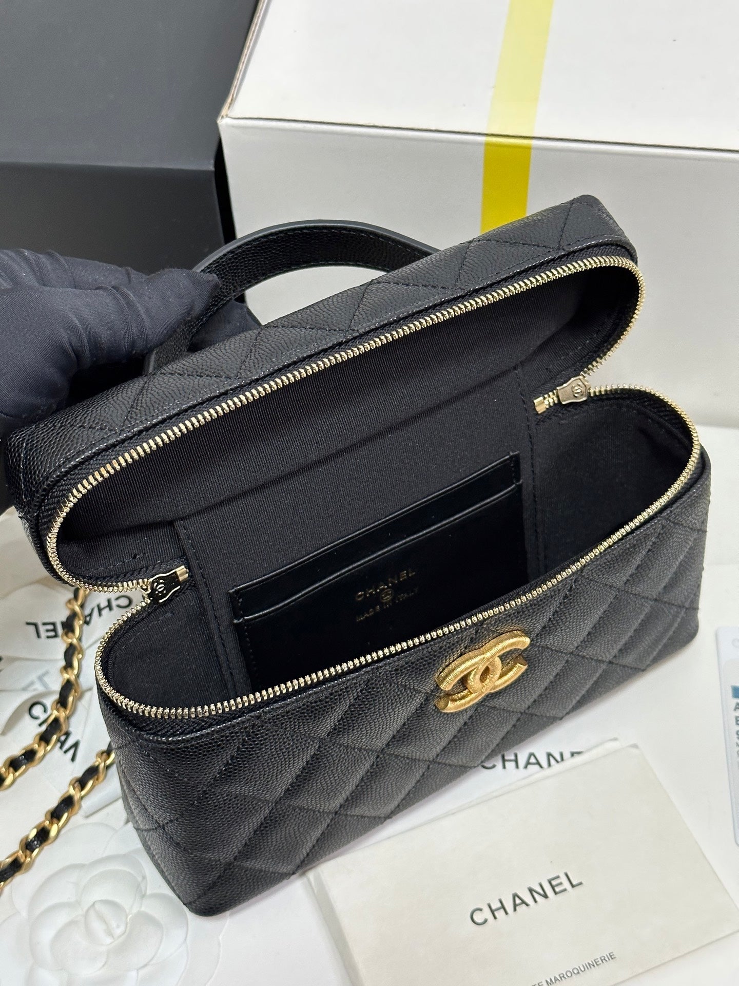 CC 25P Vanity Case 19.5cm Black Calfskin Gold Hardware 243586 mysite