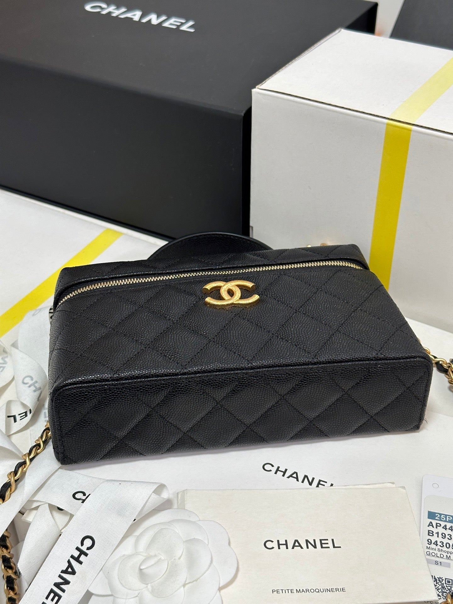 CC 25P Vanity Case 19.5cm Black Calfskin Gold Hardware 243586 mysite