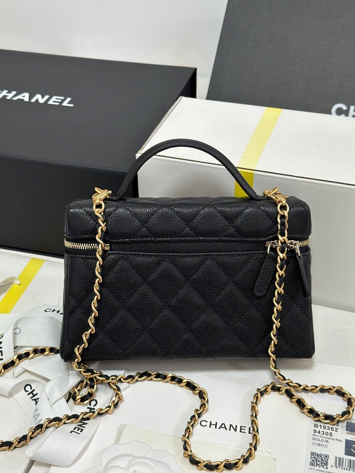 CC 25P Vanity Case 19.5cm Black Calfskin Gold Hardware 243586 mysite