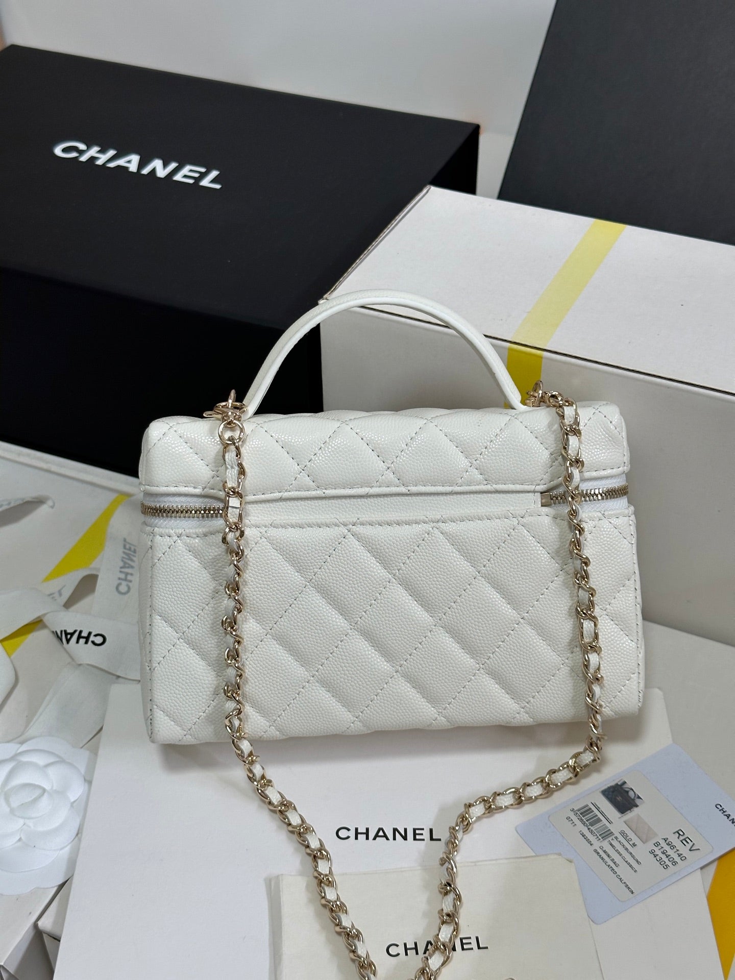 CC 25P Vanity Case 19.5cm White Calfskin Heart Rhinestone 243604 mysite