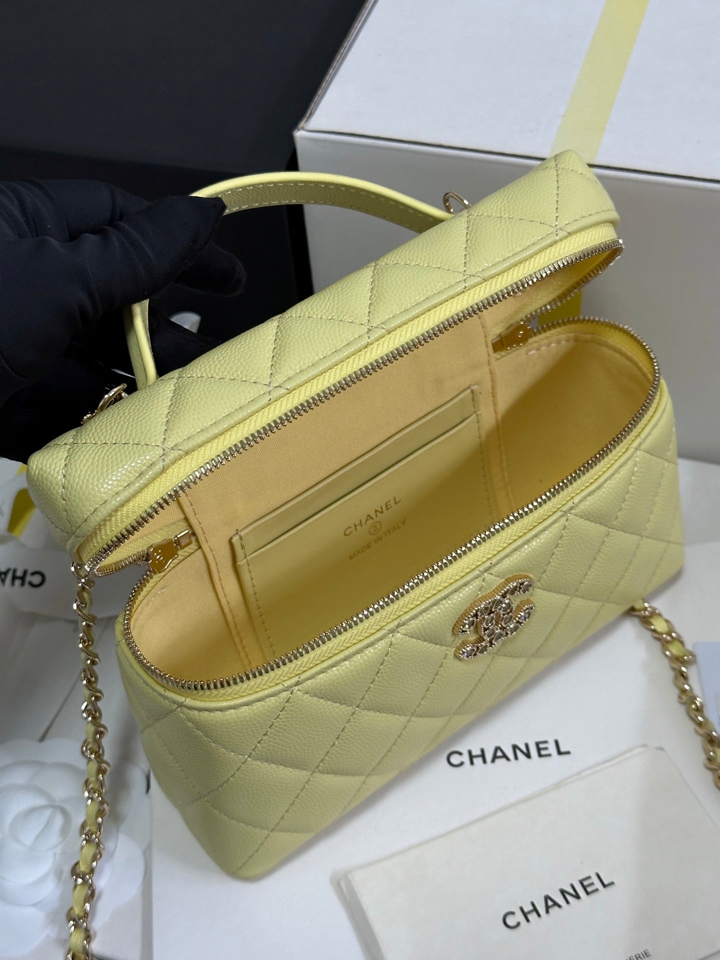 CC 25P Vanity Case 19.5cm Yellow Pastel Calfskin Heart Rhinestone 243607 mysite