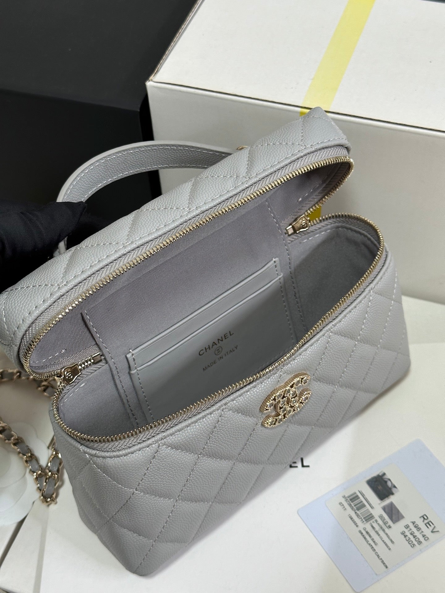 CC 25P Vanity Case 19.5cm Light Gray Calfskin Heart Rhinestone 243610 mysite