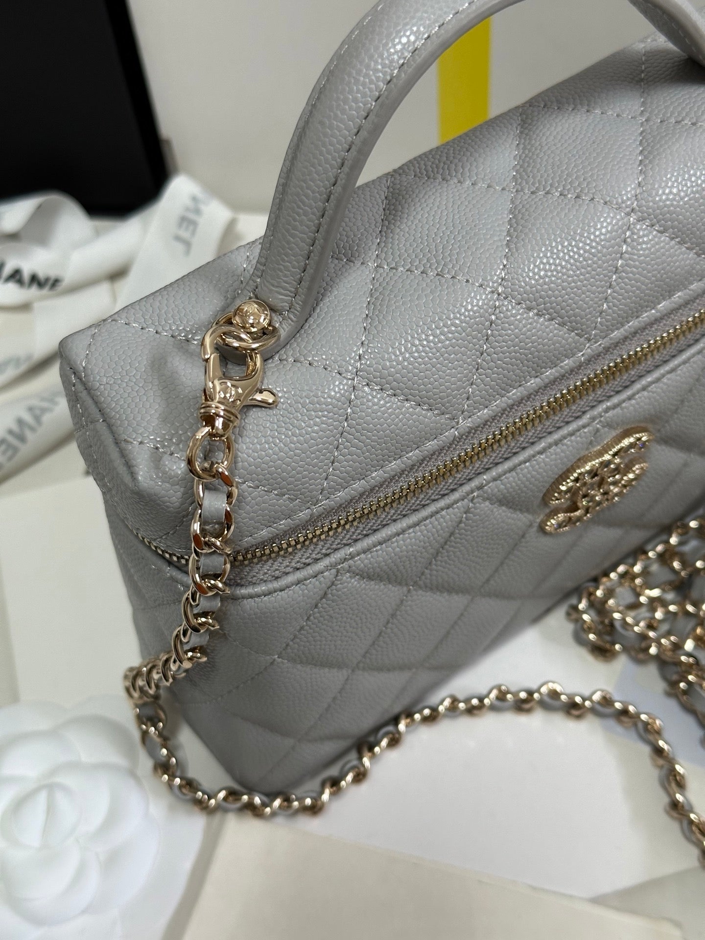 CC 25P Vanity Case 19.5cm Light Gray Calfskin Heart Rhinestone 243610 mysite