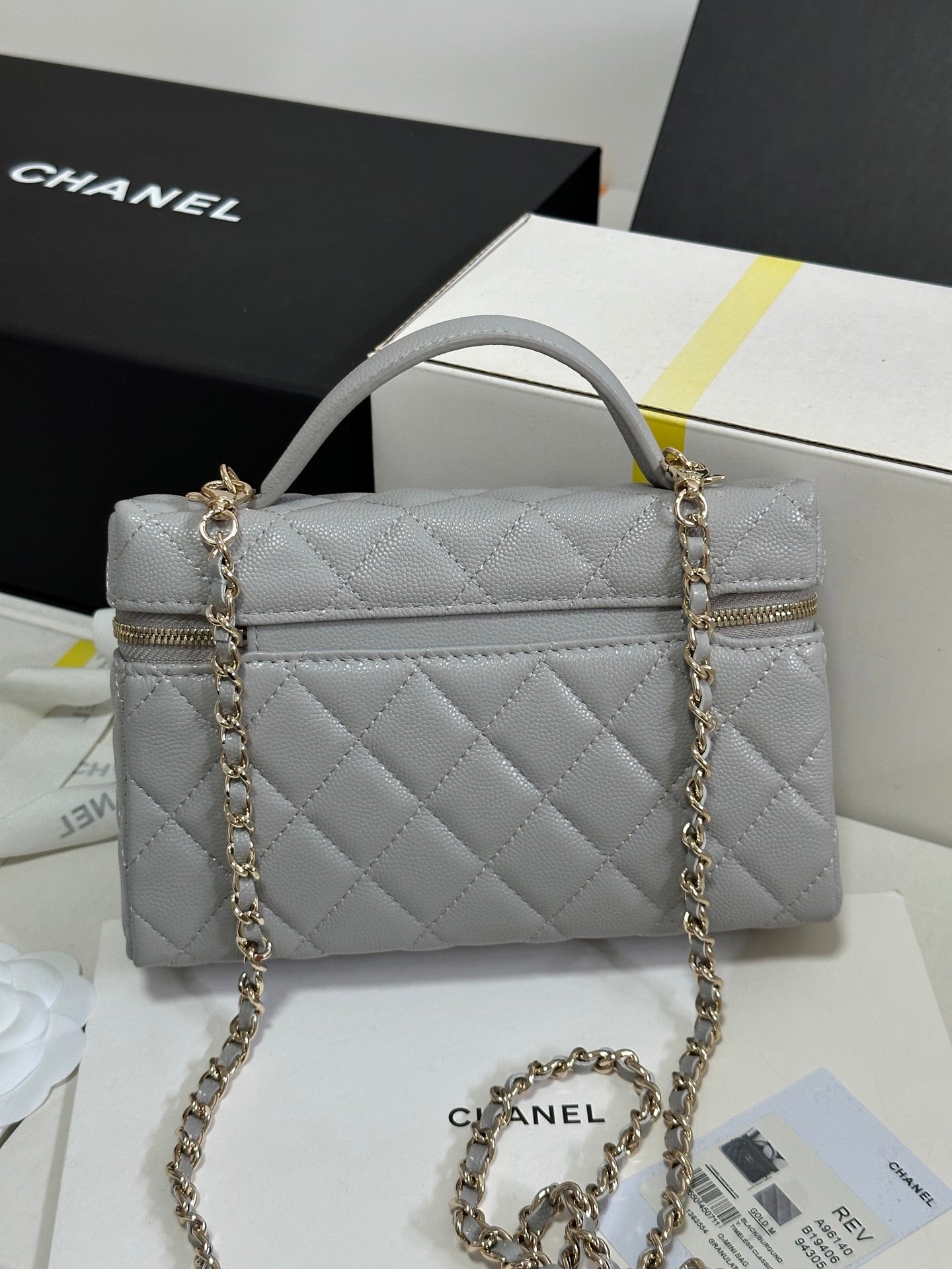 CC 25P Vanity Case 19.5cm Light Gray Calfskin Heart Rhinestone 243610 mysite