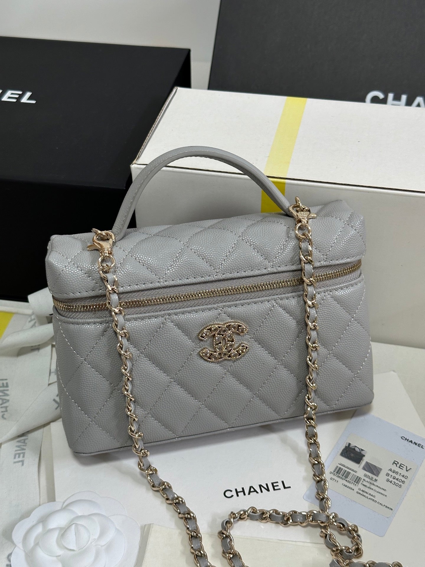 CC 25P Vanity Case 19.5cm Light Gray Calfskin Heart Rhinestone 243610 mysite