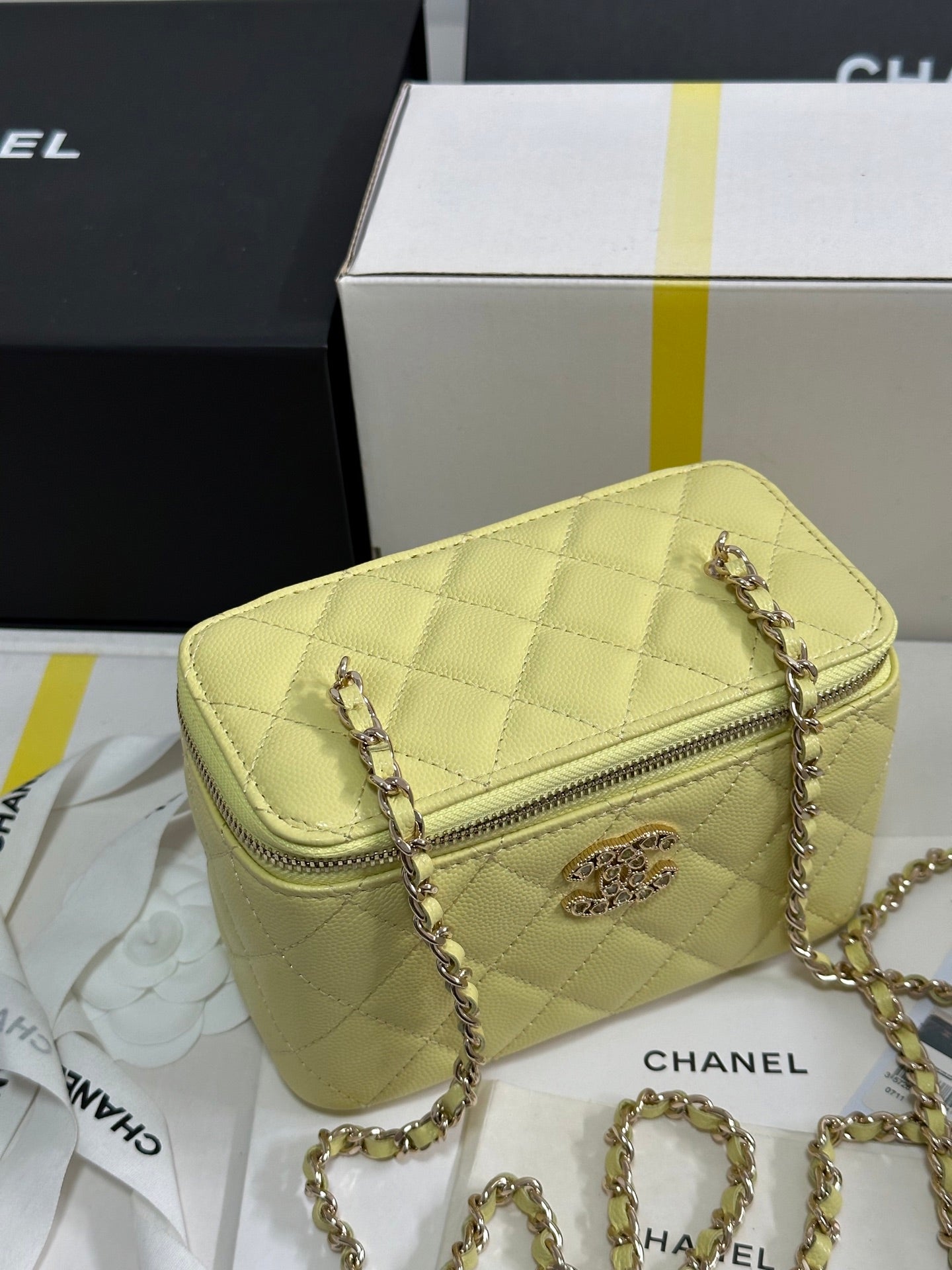 CC 25C Vanity Case 17cm Yellow Caviar Leather Heart Rhinestone Light Gold Hardware 243418 mysite