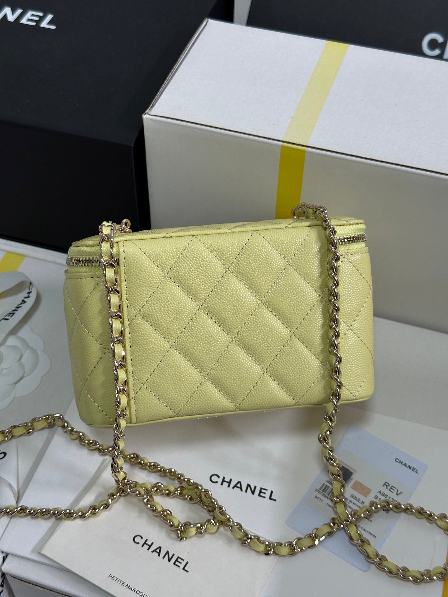 CC 25C Vanity Case 17cm Yellow Caviar Leather Heart Rhinestone Light Gold Hardware 243418 mysite