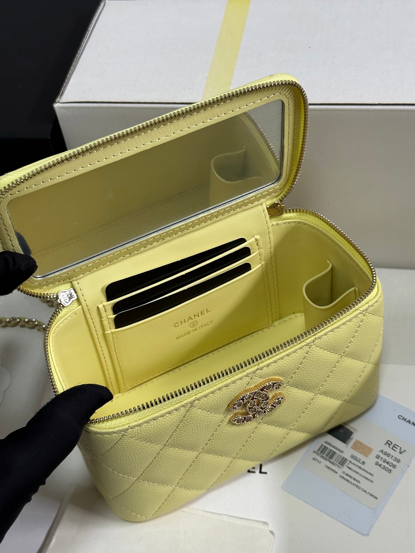 CC 25C Vanity Case 17cm Yellow Caviar Leather Heart Rhinestone Light Gold Hardware 243418 mysite
