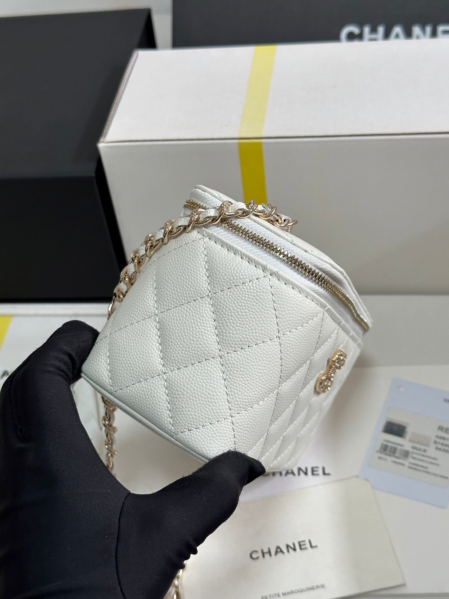 CC 25C Vanity Case 17cm White Caviar Leather Heart Rhinestone Light Gold Hardware 243421 mysite