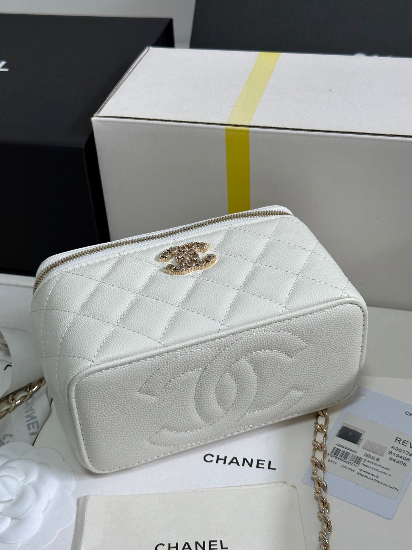 CC 25C Vanity Case 17cm White Caviar Leather Heart Rhinestone Light Gold Hardware 243421 mysite
