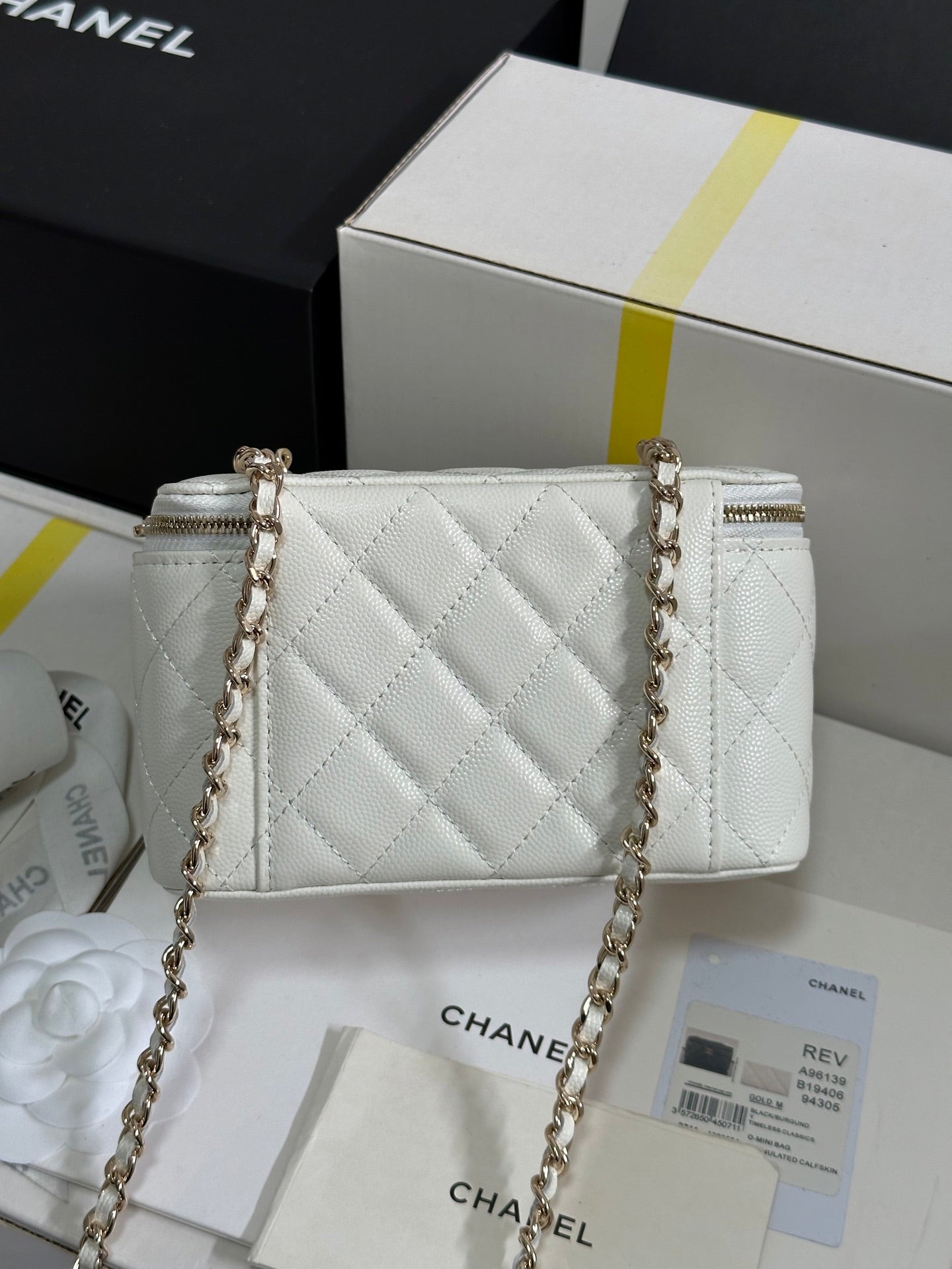 CC 25C Vanity Case 17cm White Caviar Leather Heart Rhinestone Light Gold Hardware 243421 mysite