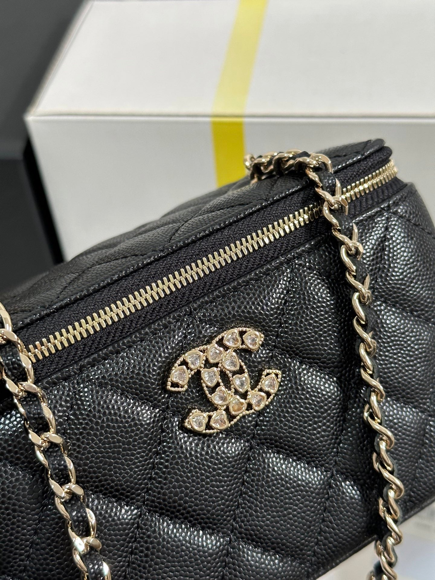 CC 25C Vanity Case 17cm Black Caviar Leather Heart Rhinestone Light Gold Hardware 243427 mysite