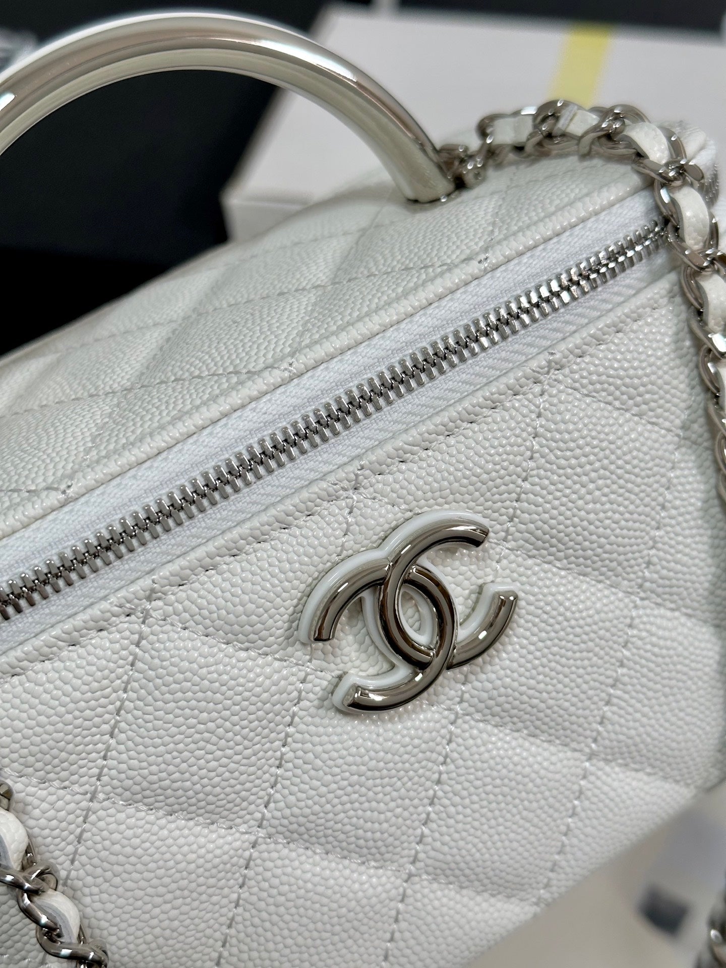 CC 25P Vanity Case 17cm White Leather Silver Hardware 243460 mysite