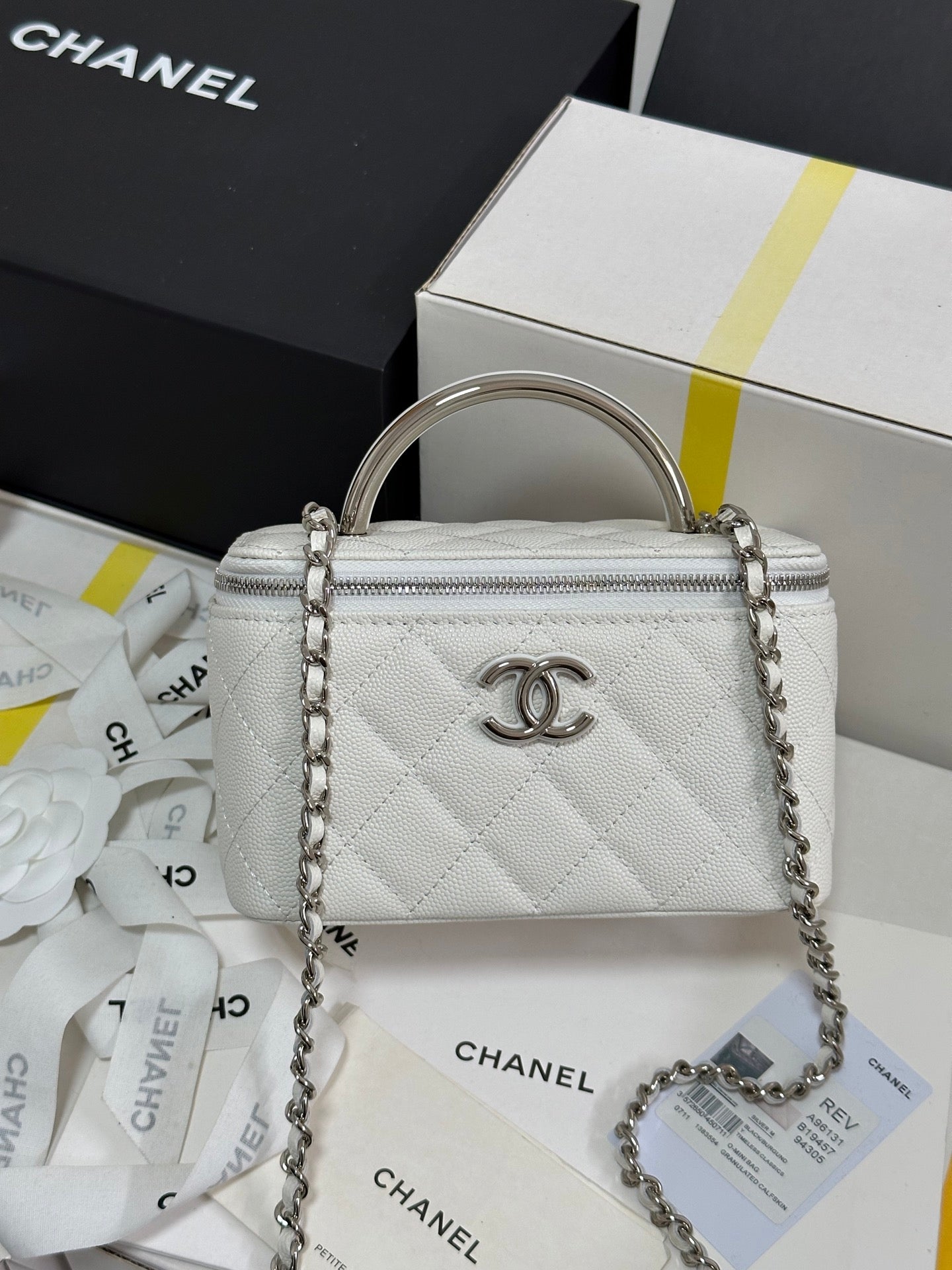 CC 25P Vanity Case 17cm White Leather Silver Hardware 243460 mysite