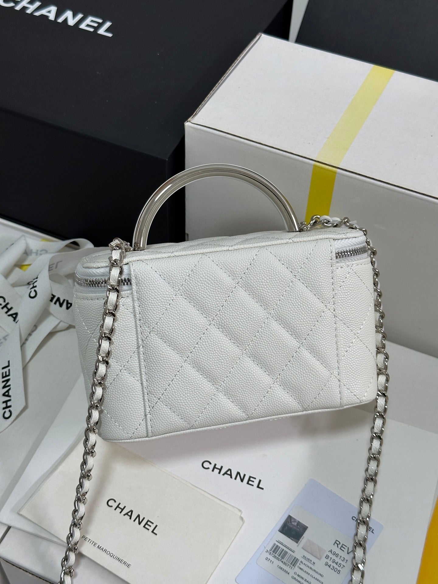 CC 25P Vanity Case 17cm White Leather Silver Hardware 243460 mysite