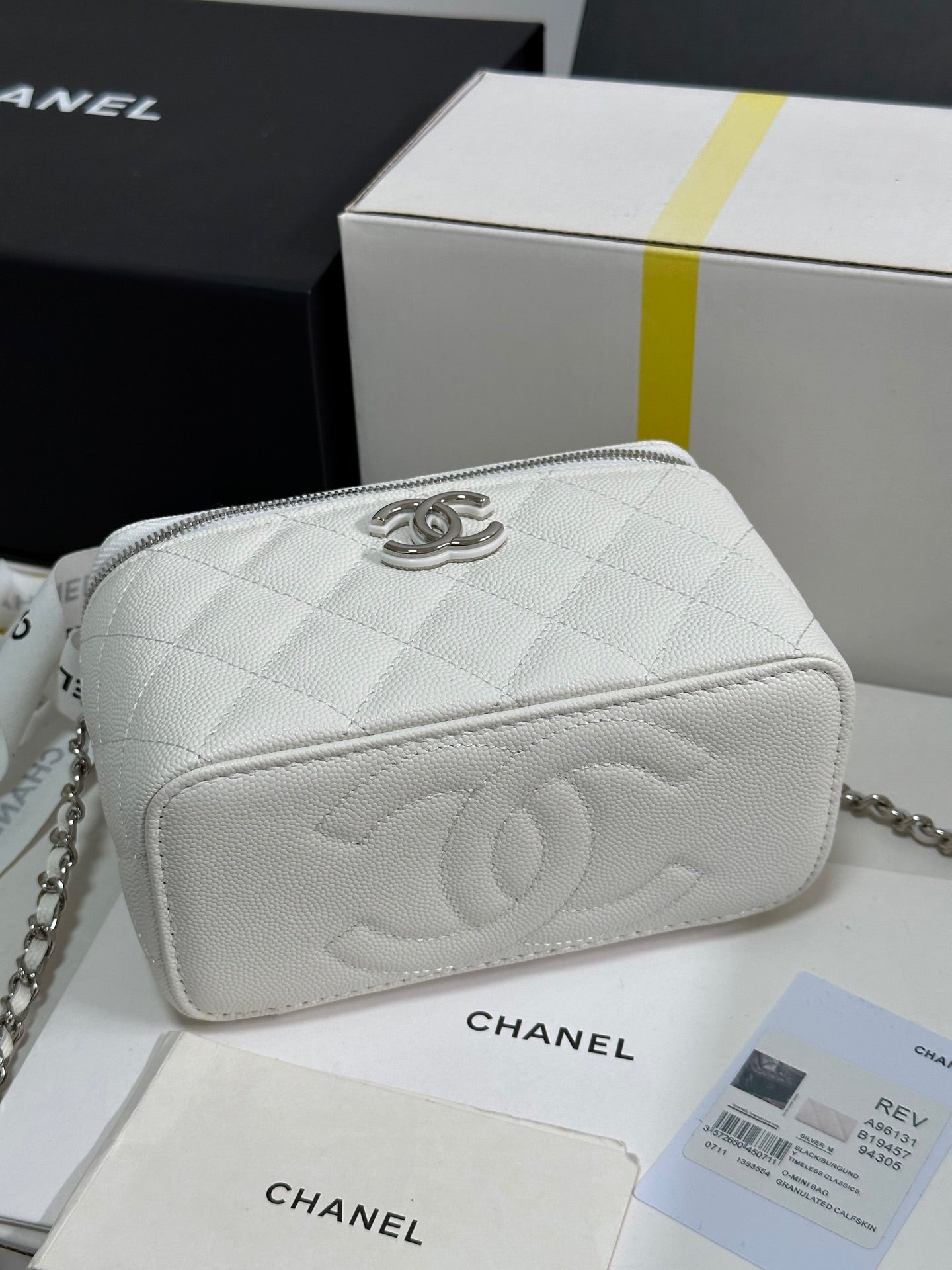 CC 25P Vanity Case 17cm White Leather Silver Hardware 243460 mysite