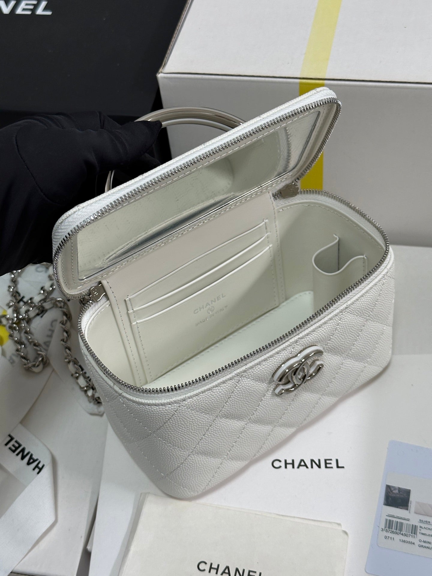 CC 25P Vanity Case 17cm White Leather Silver Hardware 243460 mysite