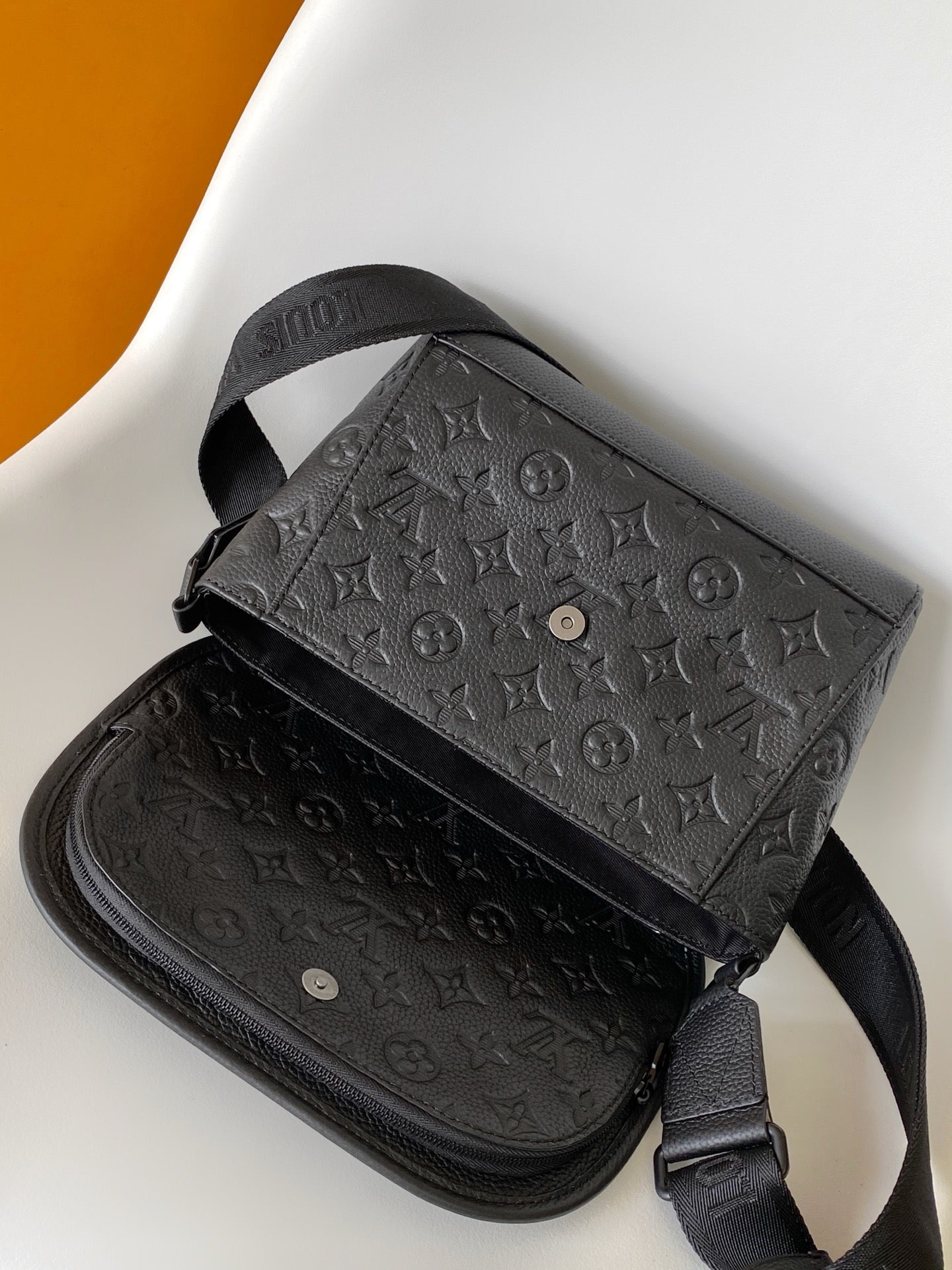 LV Pulse Messenger 26.6cm Black Monogram Shadow embossed calfskin mysite