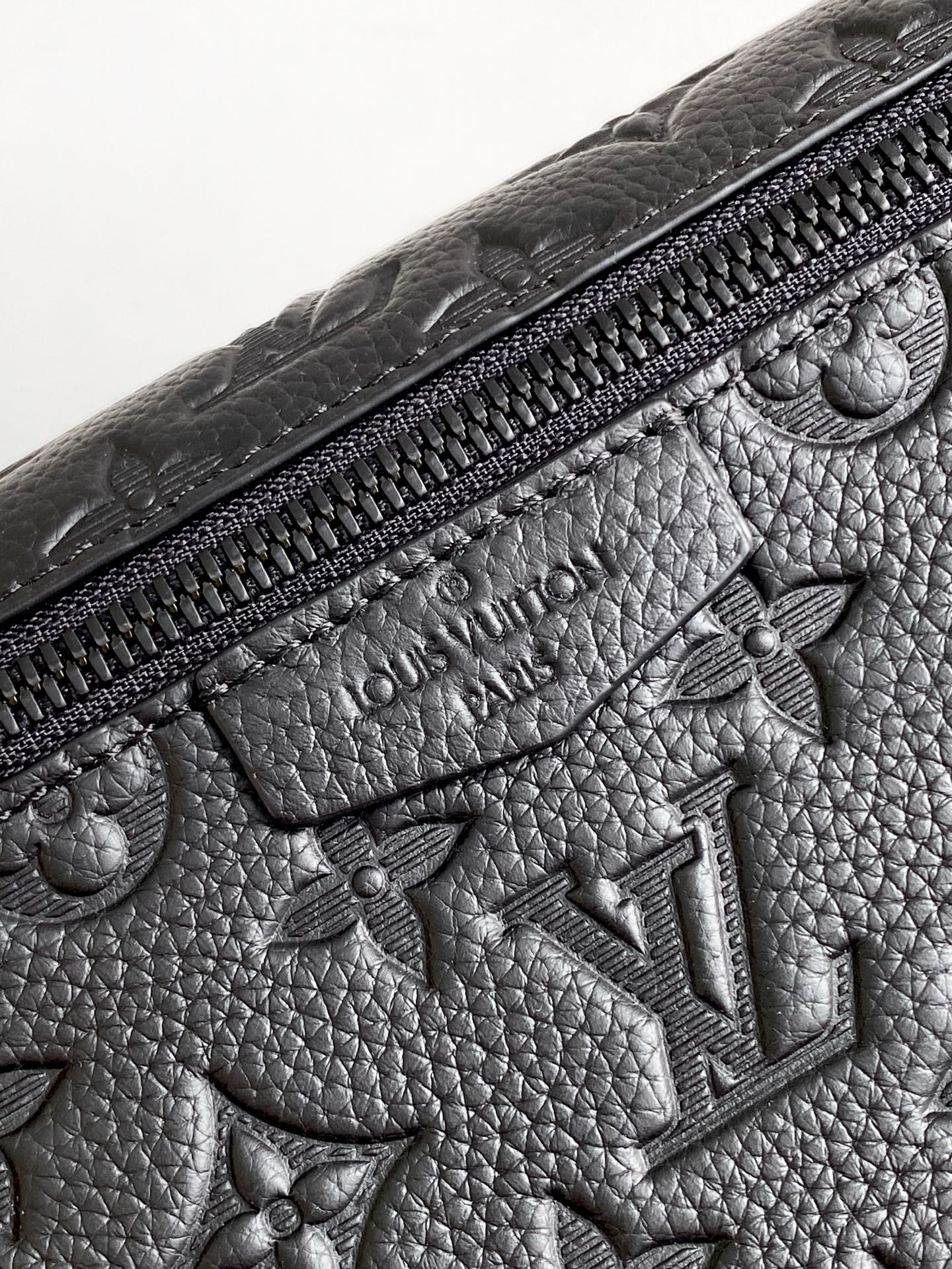 LV Pulse Messenger 26.6cm Black Monogram Shadow embossed calfskin mysite