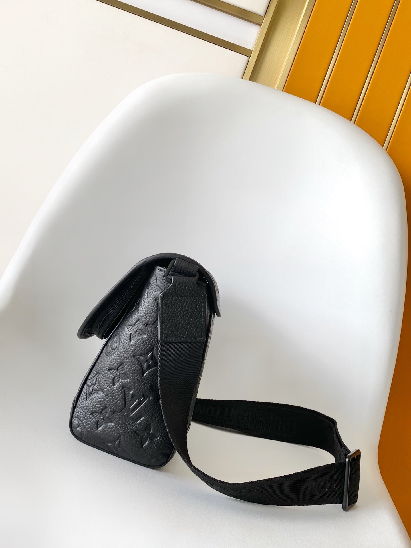 LV Pulse Messenger 26.6cm Black Monogram Shadow embossed calfskin mysite