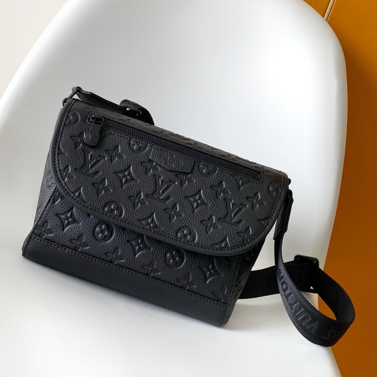 LV Pulse Messenger 26.6cm Black Monogram Shadow embossed calfskin mysite