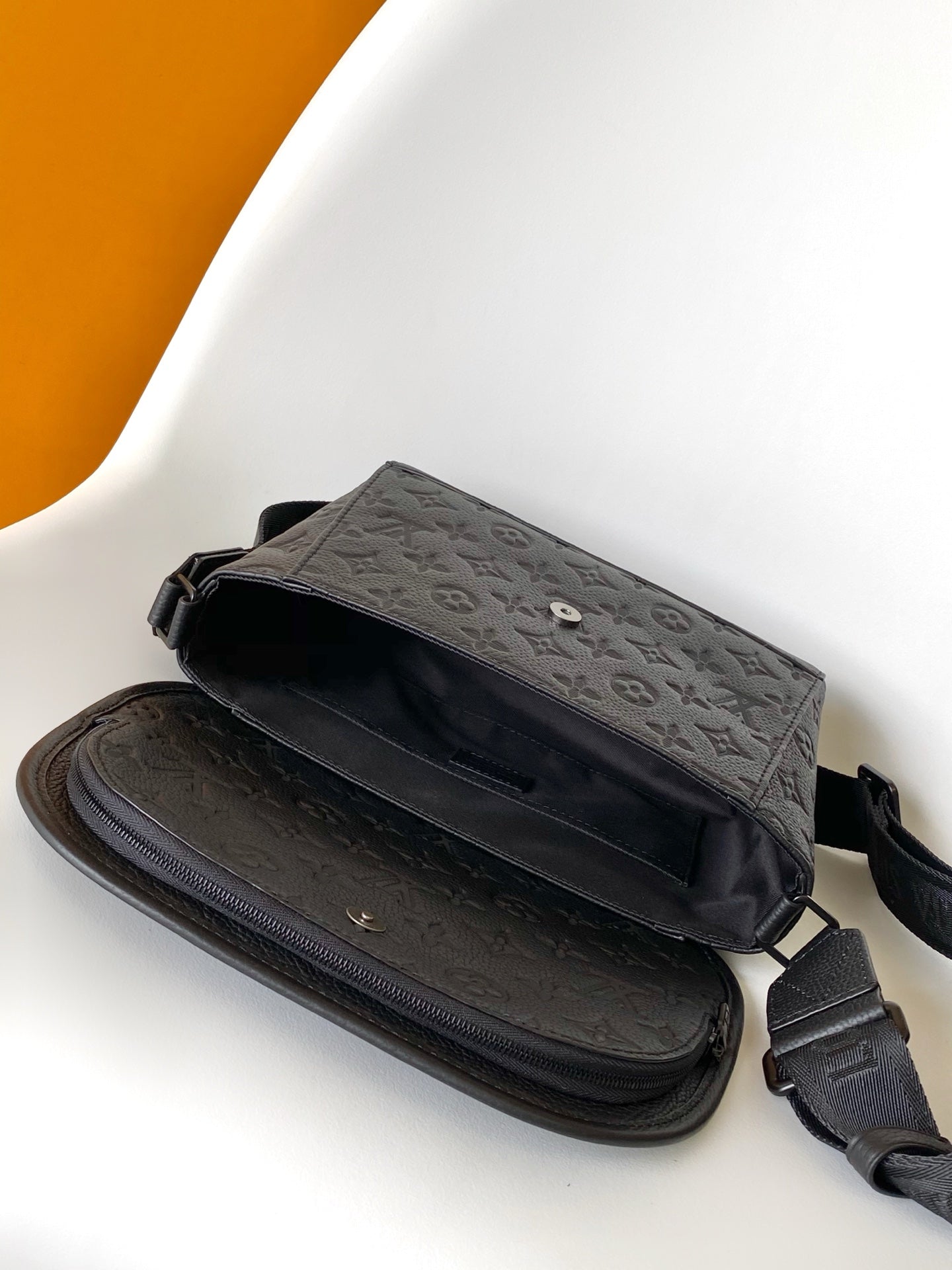 LV Pulse Messenger 26.6cm Black Monogram Shadow embossed calfskin mysite