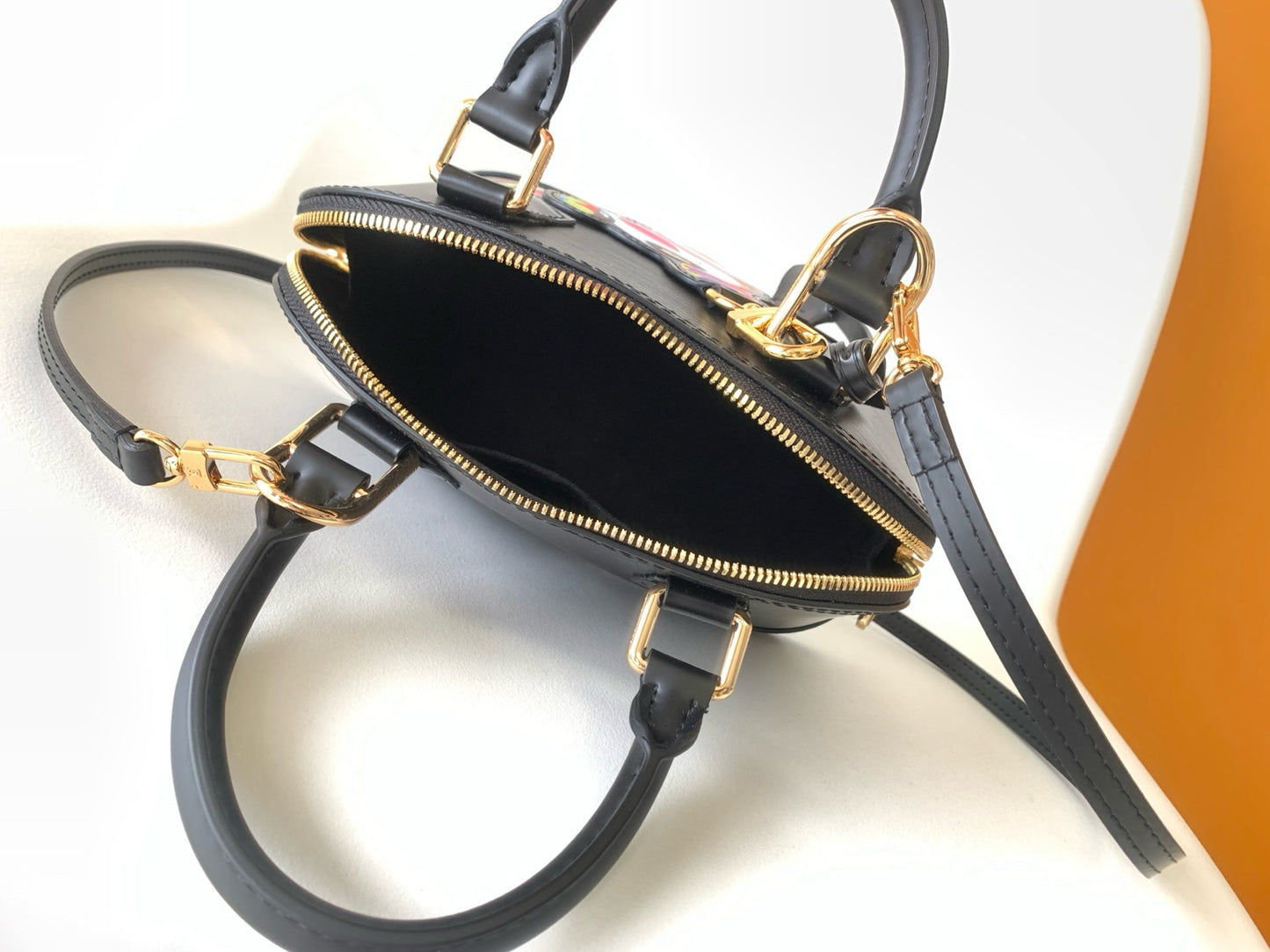 LVxTM Alma BB Handbag 18cm Black Epi Cowhide Metal GHW mysite