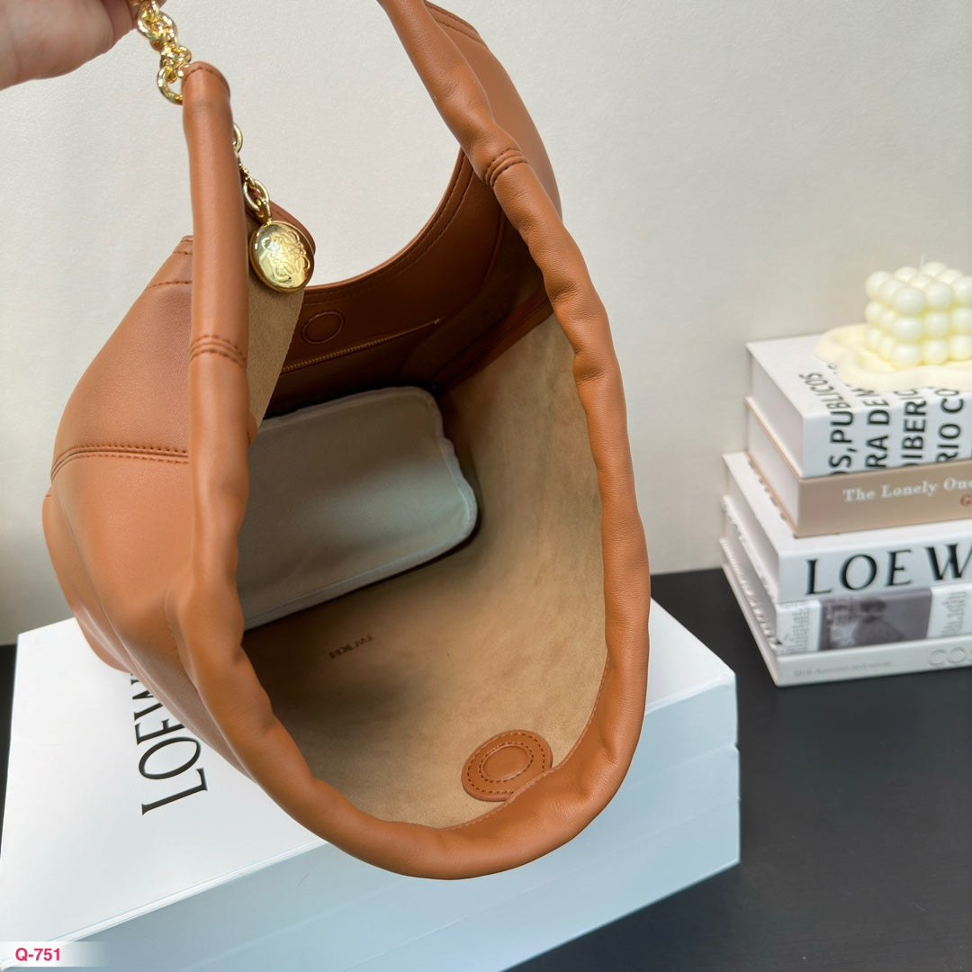 LOE SMALL SQUEEZE 34 BAG IN OAK NAPPA LAMBSKIN mysite