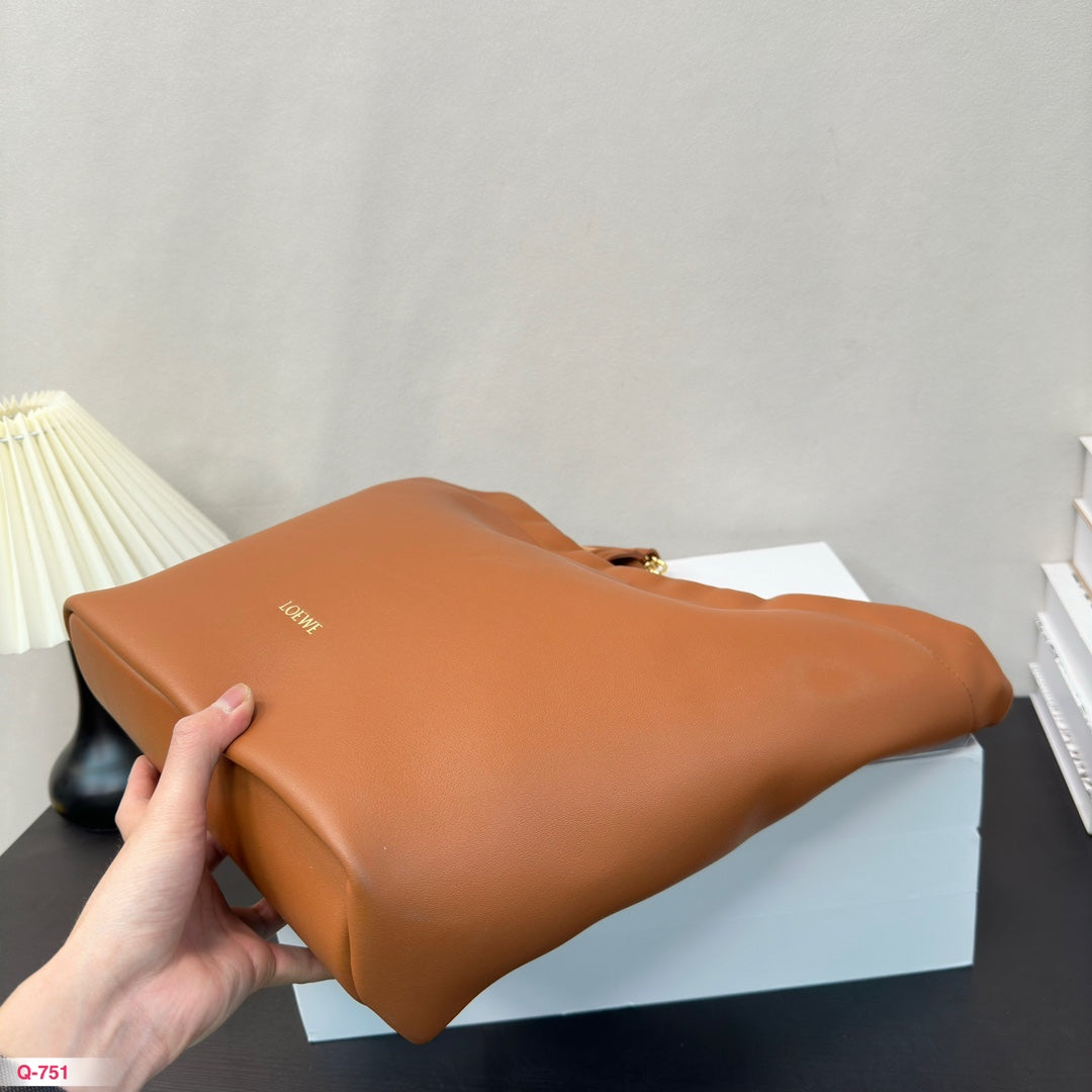 LOE SMALL SQUEEZE 34 BAG IN OAK NAPPA LAMBSKIN mysite