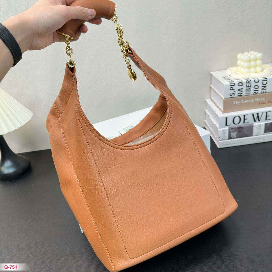 LOE SMALL SQUEEZE 34 BAG IN OAK NAPPA LAMBSKIN mysite