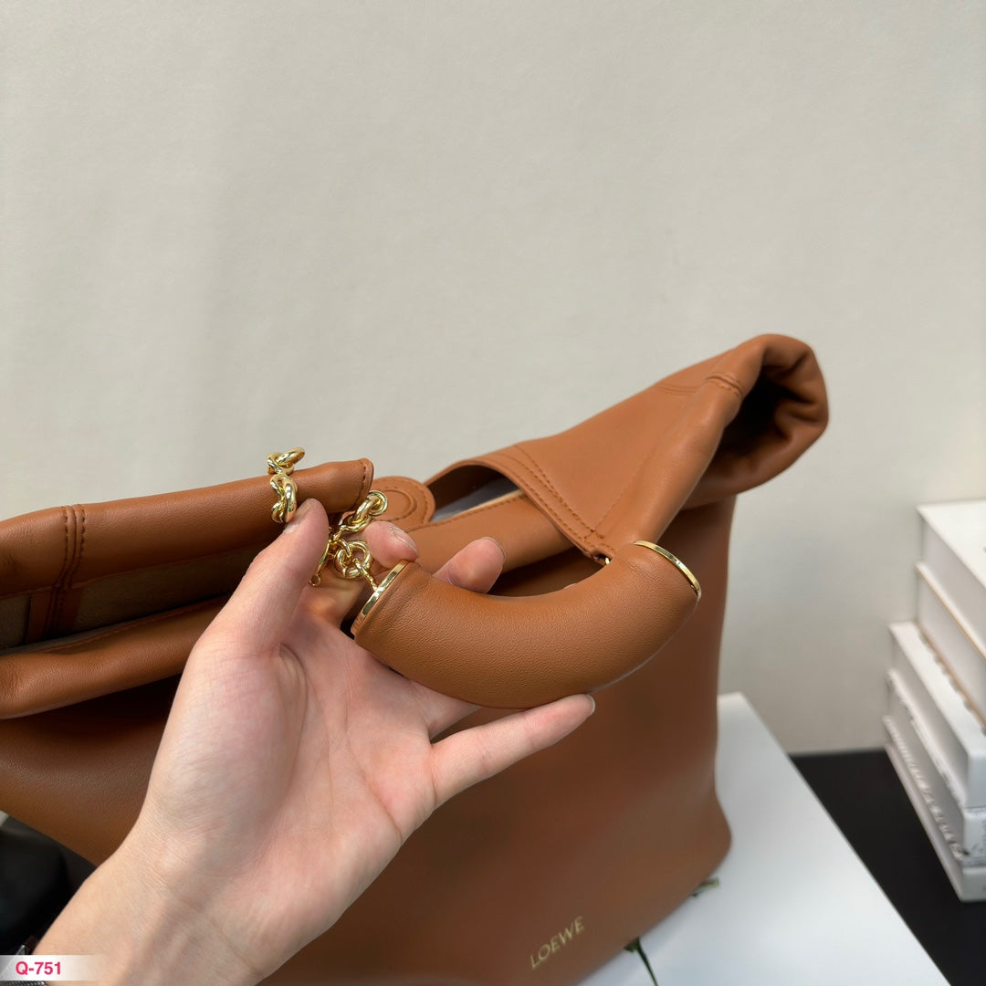 LOE SMALL SQUEEZE 34 BAG IN OAK NAPPA LAMBSKIN mysite