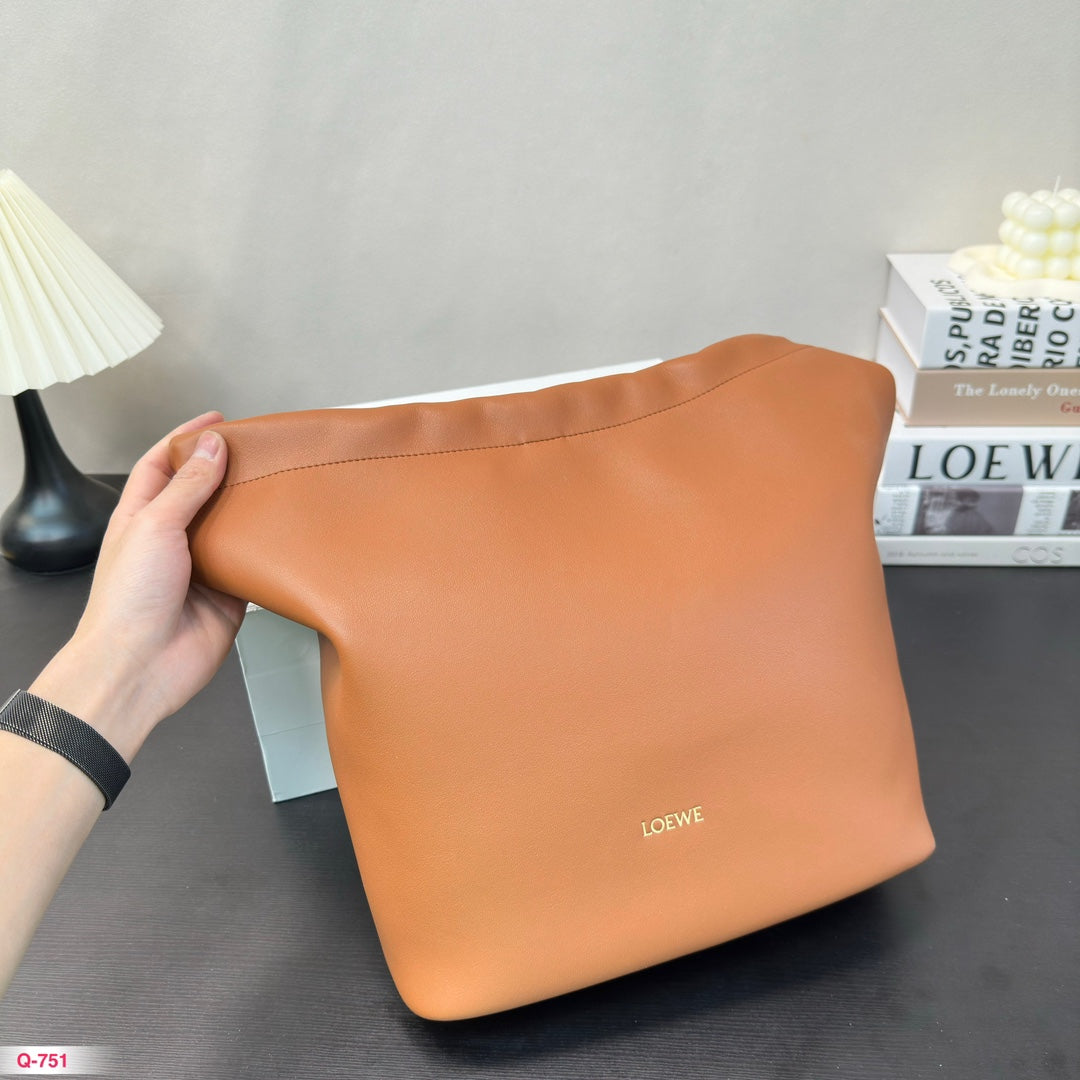 LOE SMALL SQUEEZE 34 BAG IN OAK NAPPA LAMBSKIN mysite