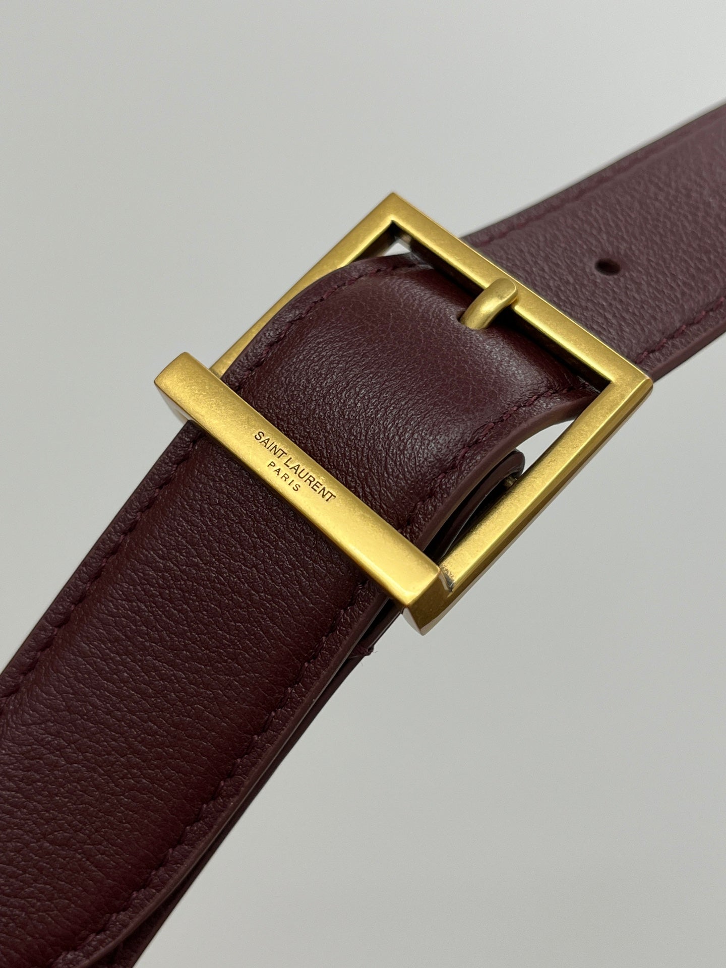 LE 5 À 7 LARGE SUPPLE 31 IN WINE RED GRAINED CALFSKIN mysite