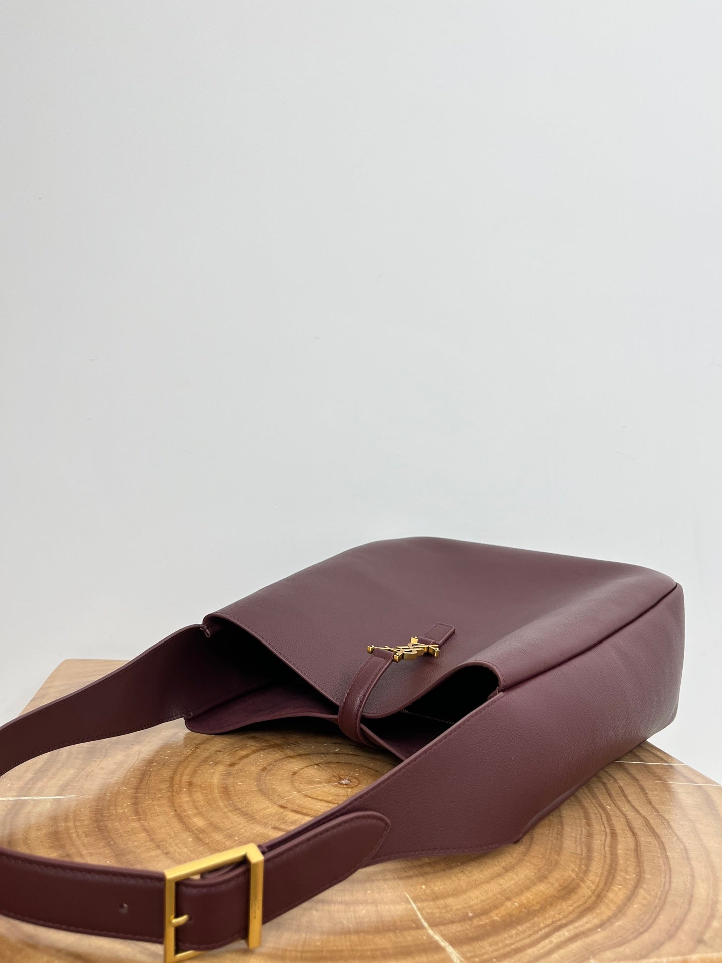 LE 5 À 7 LARGE SUPPLE 31 IN WINE RED GRAINED CALFSKIN mysite