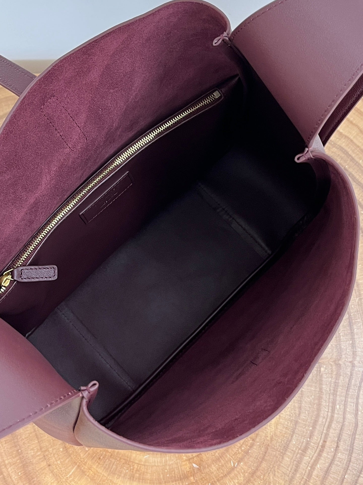 LE 5 À 7 LARGE SUPPLE 31 IN WINE RED GRAINED CALFSKIN mysite