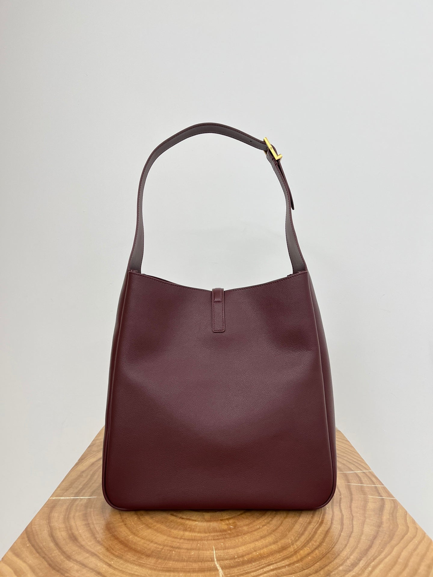 LE 5 À 7 LARGE SUPPLE 31 IN WINE RED GRAINED CALFSKIN mysite