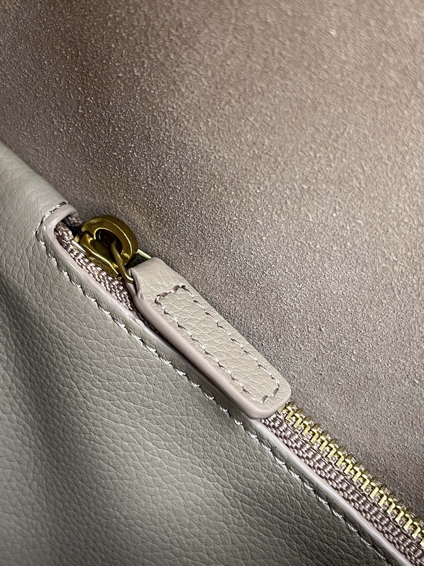 LE 5 À 7 LARGE SUPPLE 31 IN LIGHT BROWN GRAINED CALFSKIN mysite